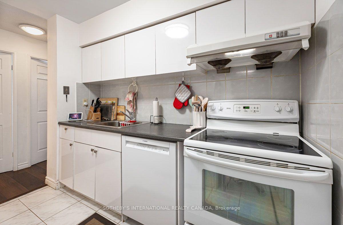 89 McCaul Street 520, Toronto Unit: 520
