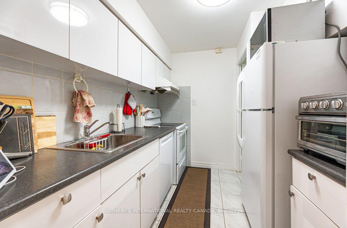 89 McCaul Street 520, Toronto Unit: 520