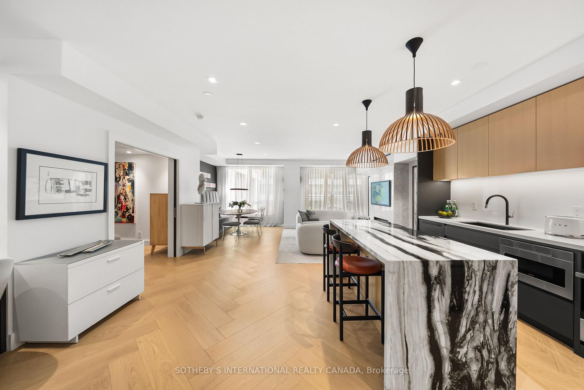20 Scrivener Square 716, Toronto Unit: 716