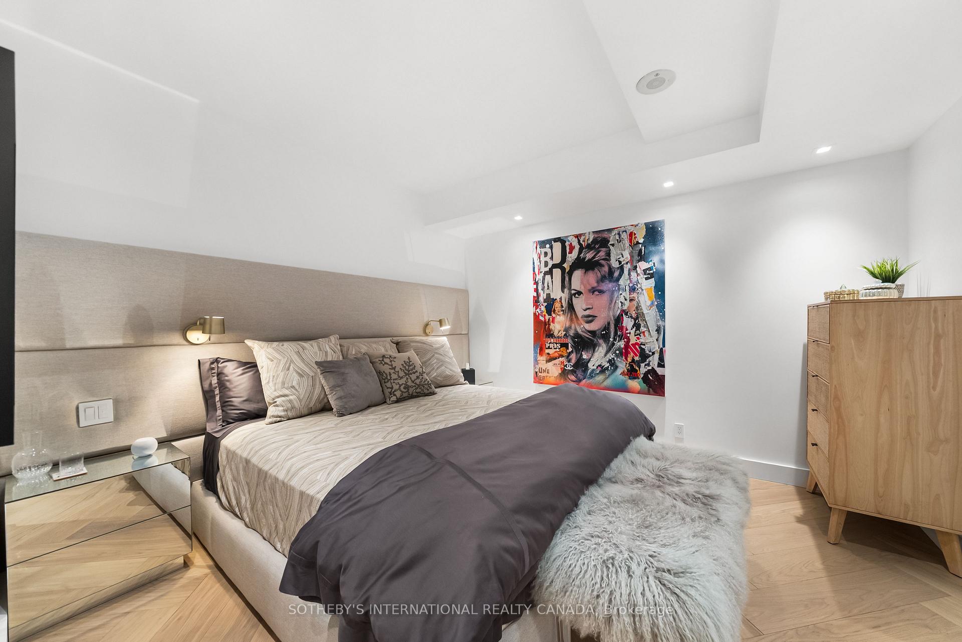 20 Scrivener Square 716, Toronto Unit: 716