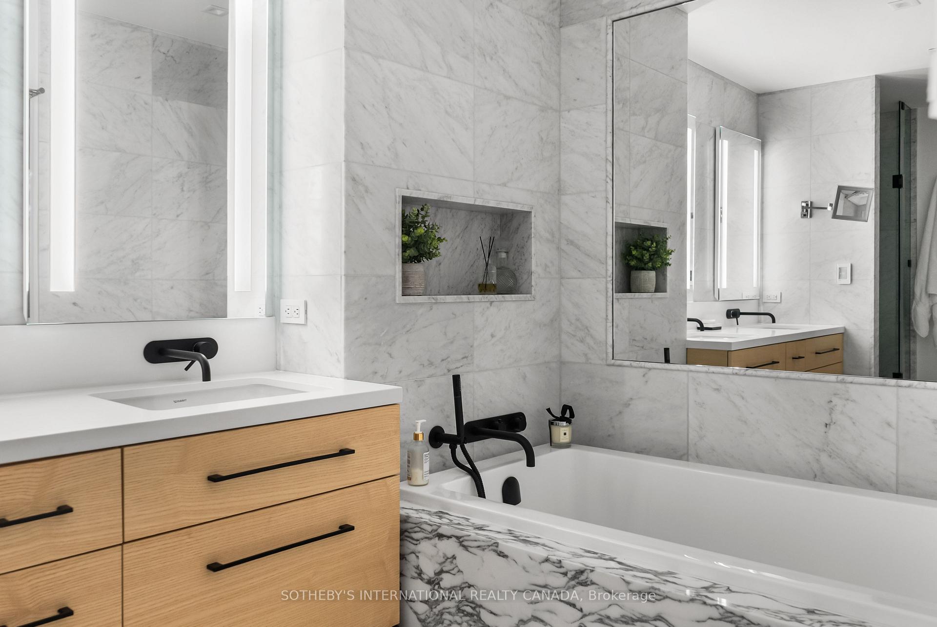 20 Scrivener Square 716, Toronto Unit: 716