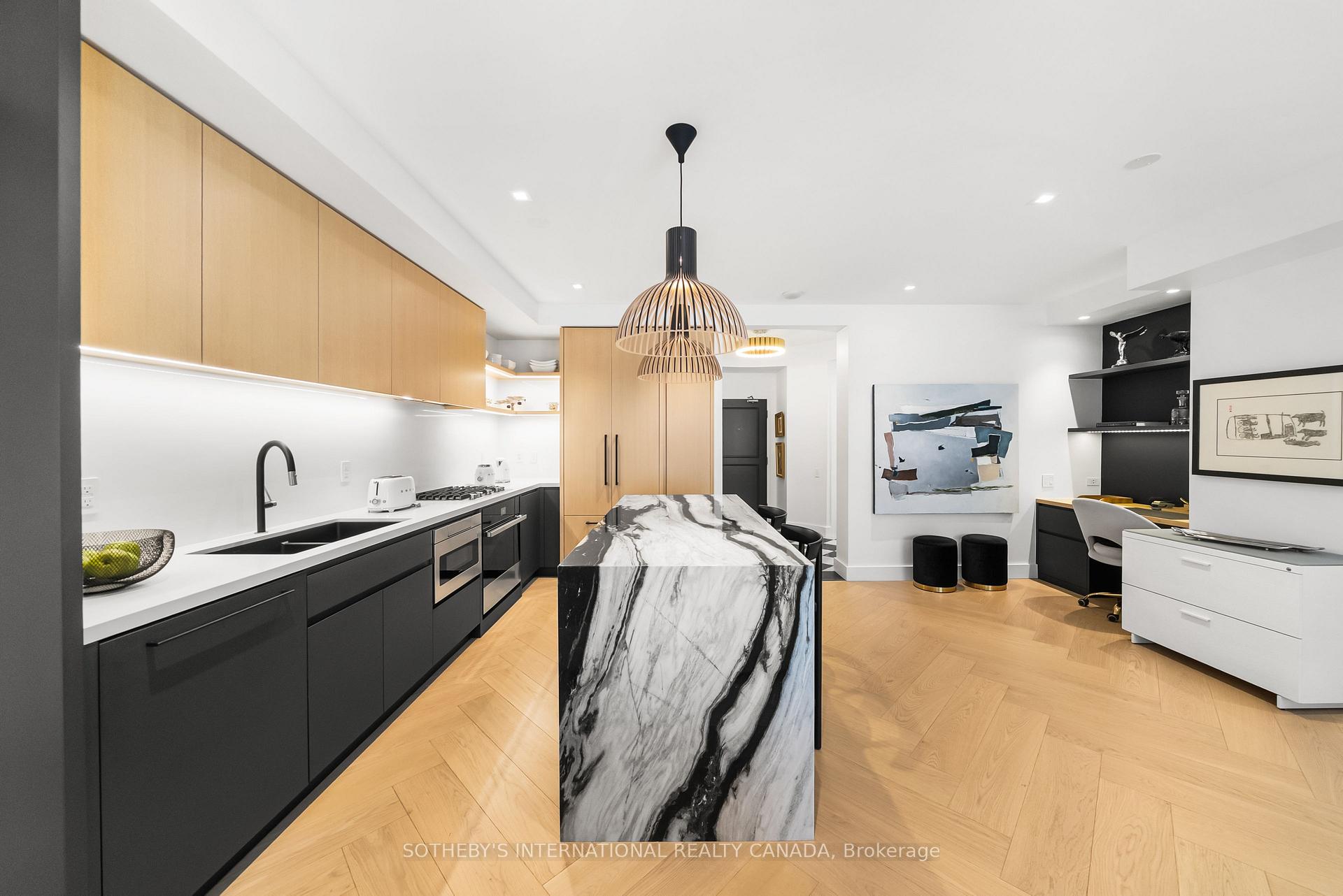 20 Scrivener Square 716, Toronto Unit: 716