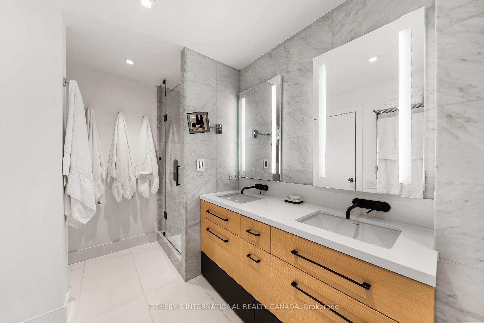 20 Scrivener Square 716, Toronto Unit: 716