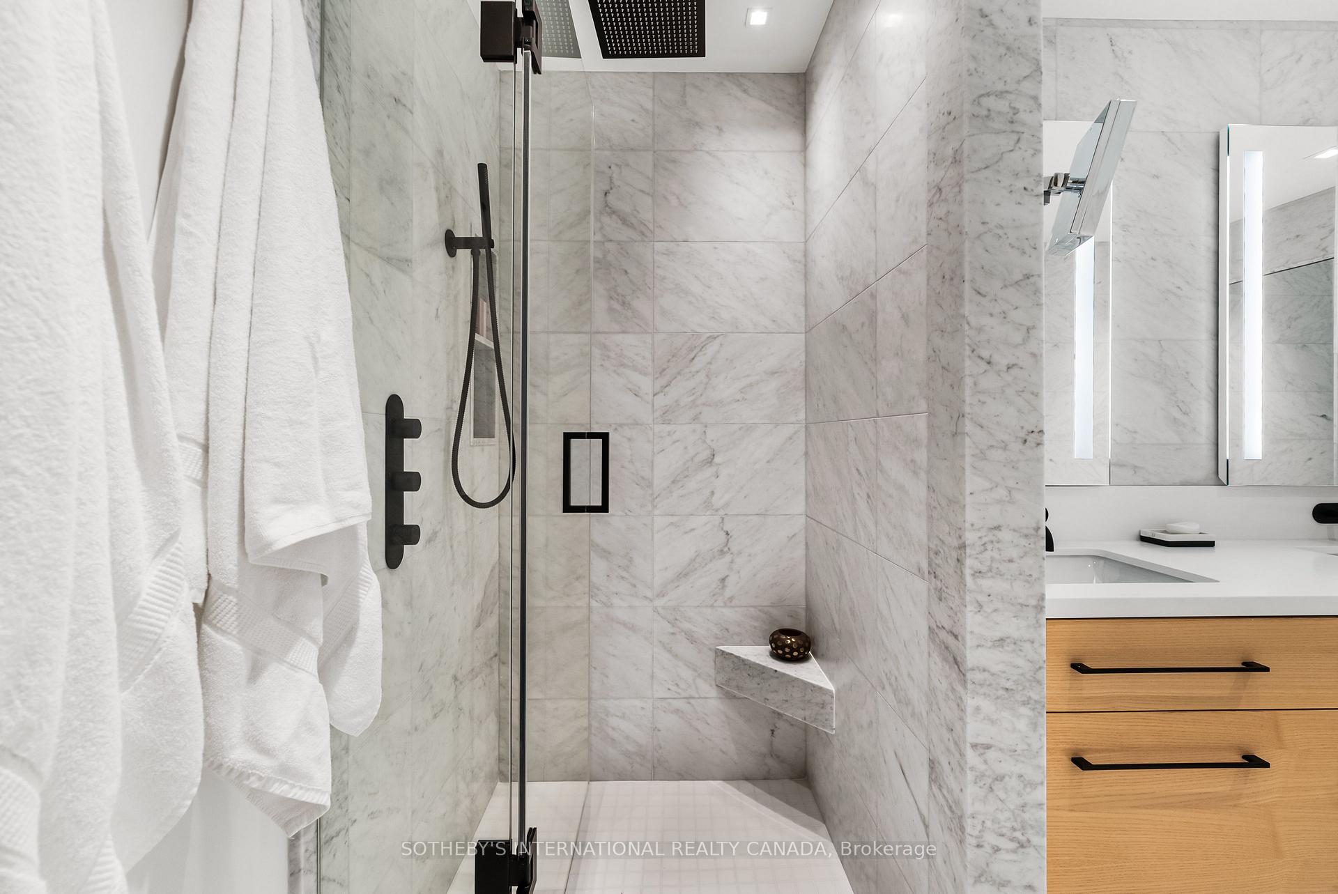 20 Scrivener Square 716, Toronto Unit: 716
