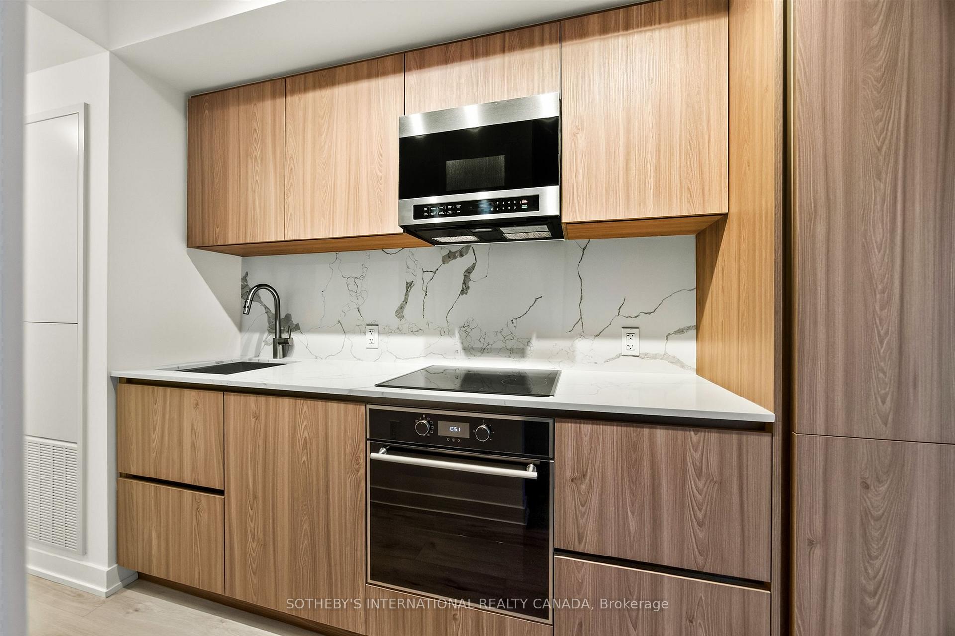 110 Broadway Avenue 507, Toronto Unit: 507