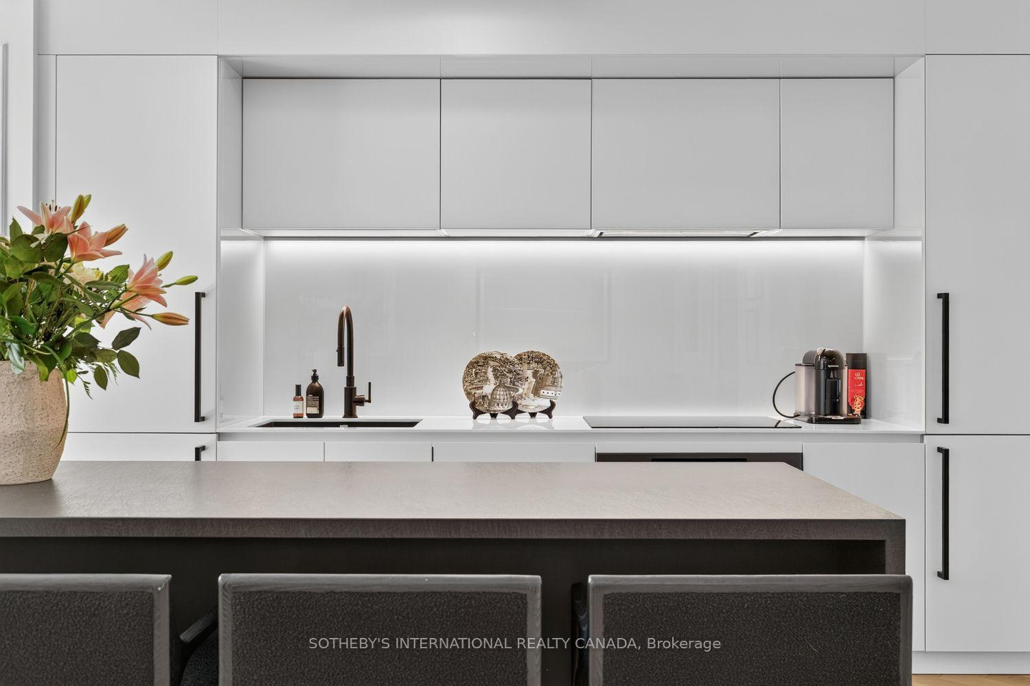 20 Scrivener Square 301, Toronto Unit: 301