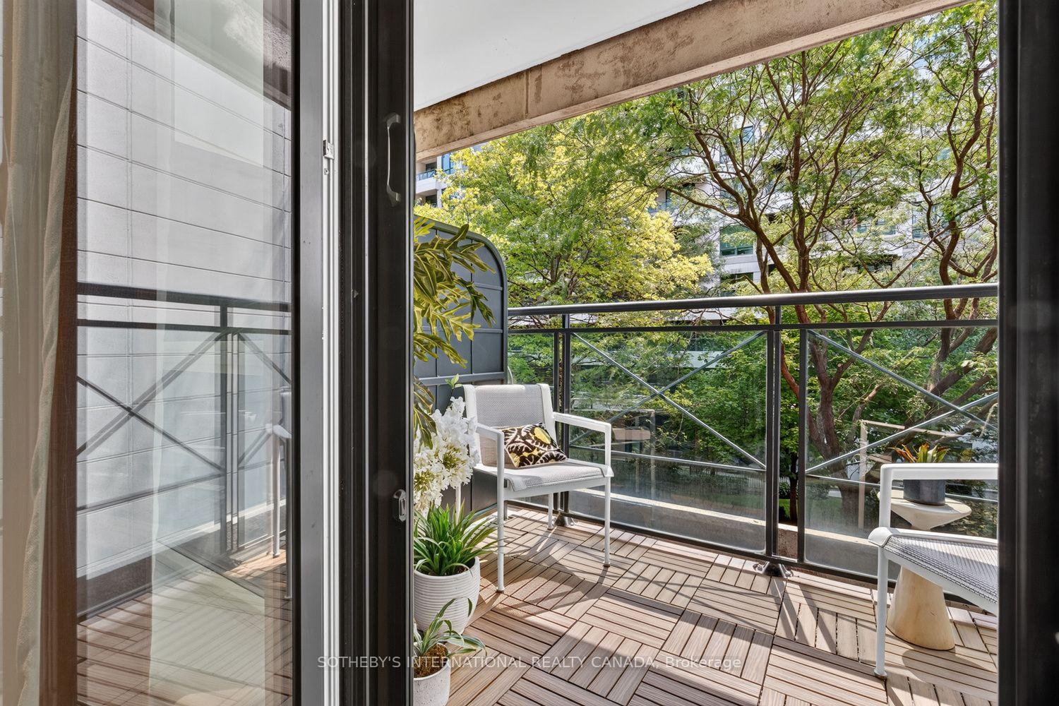 20 Scrivener Square 301, Toronto Unit: 301