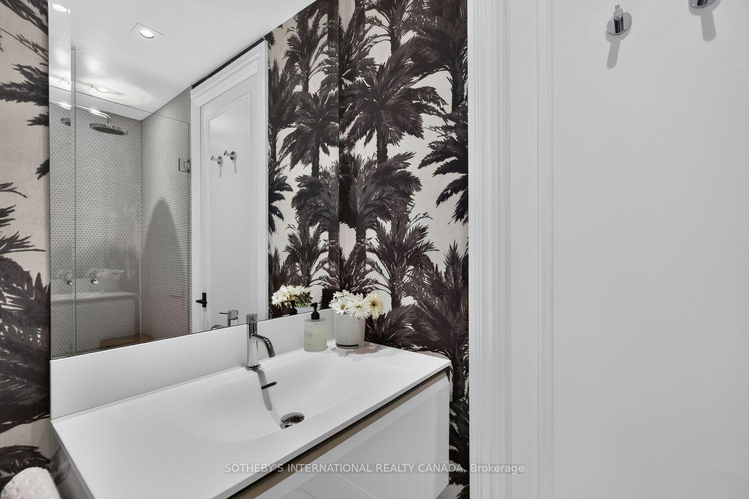 20 Scrivener Square 301, Toronto Unit: 301