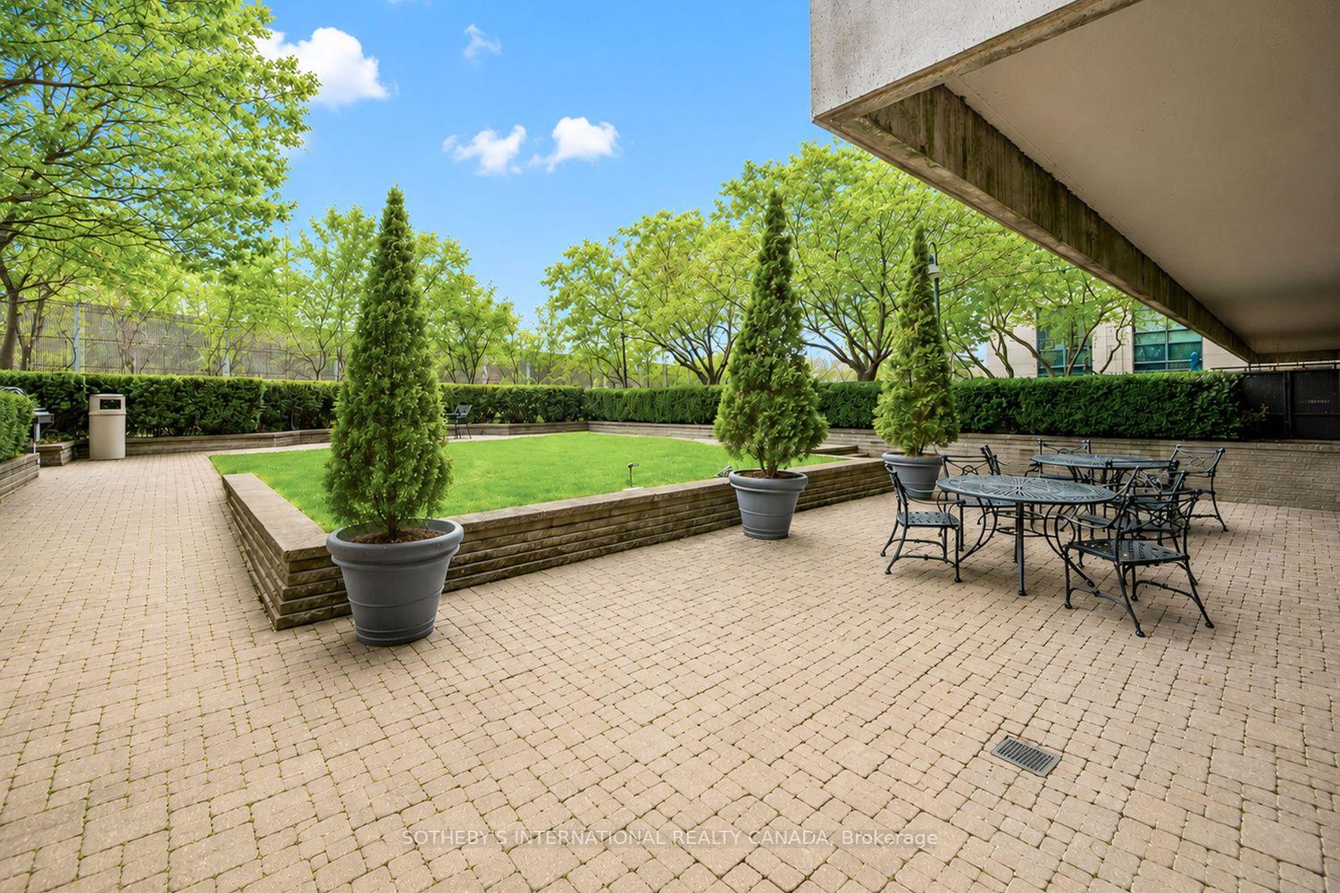 20 Scrivener Square 301, Toronto Unit: 301