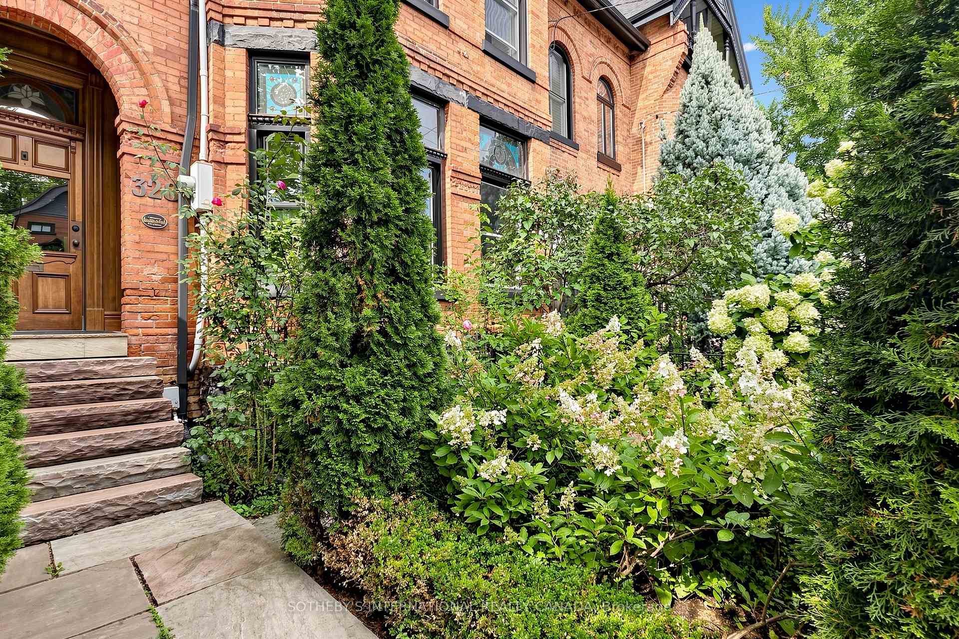 328 Wellesley Street E, Toronto