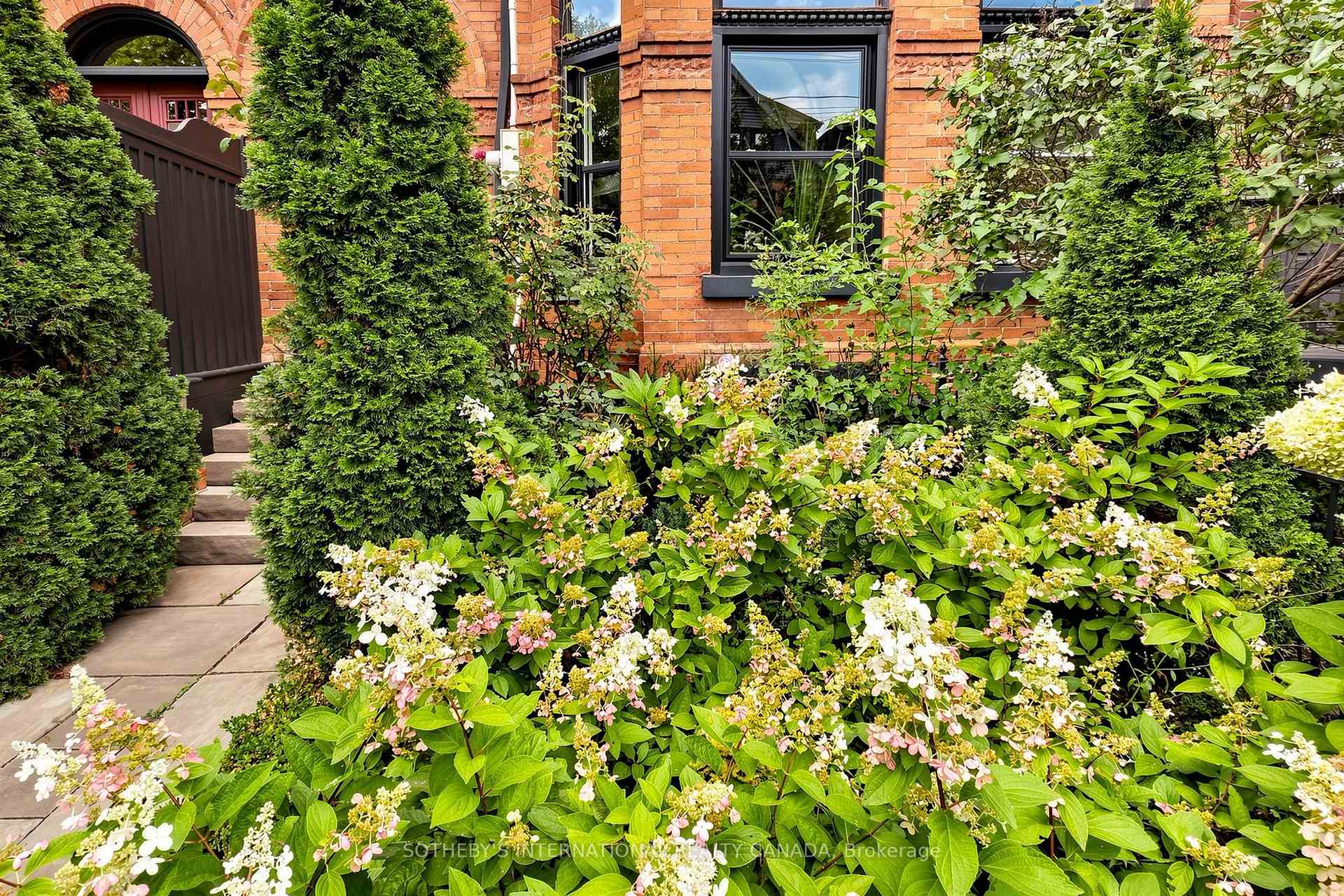 328 Wellesley Street E, Toronto