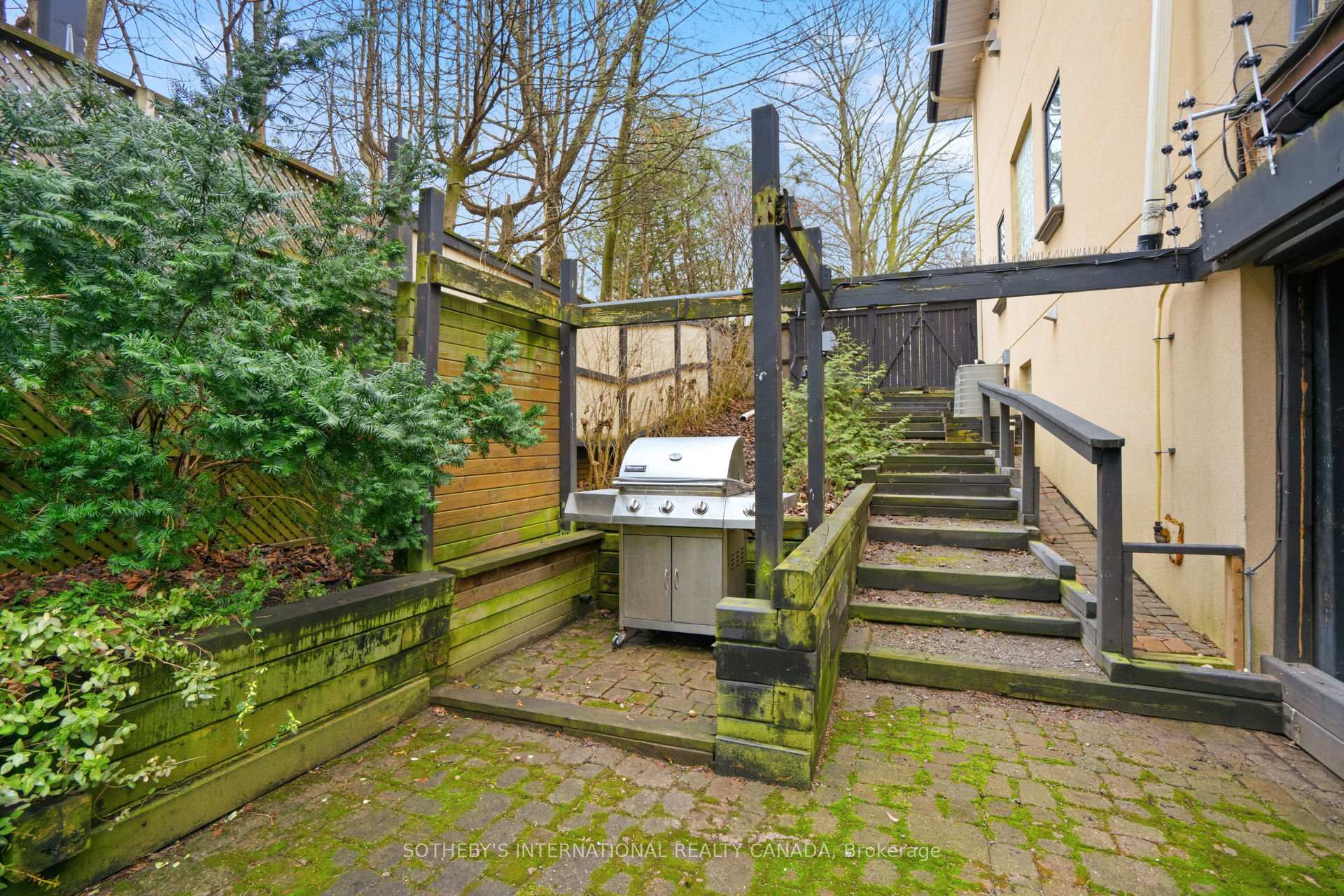 55 Pine Ridge Road