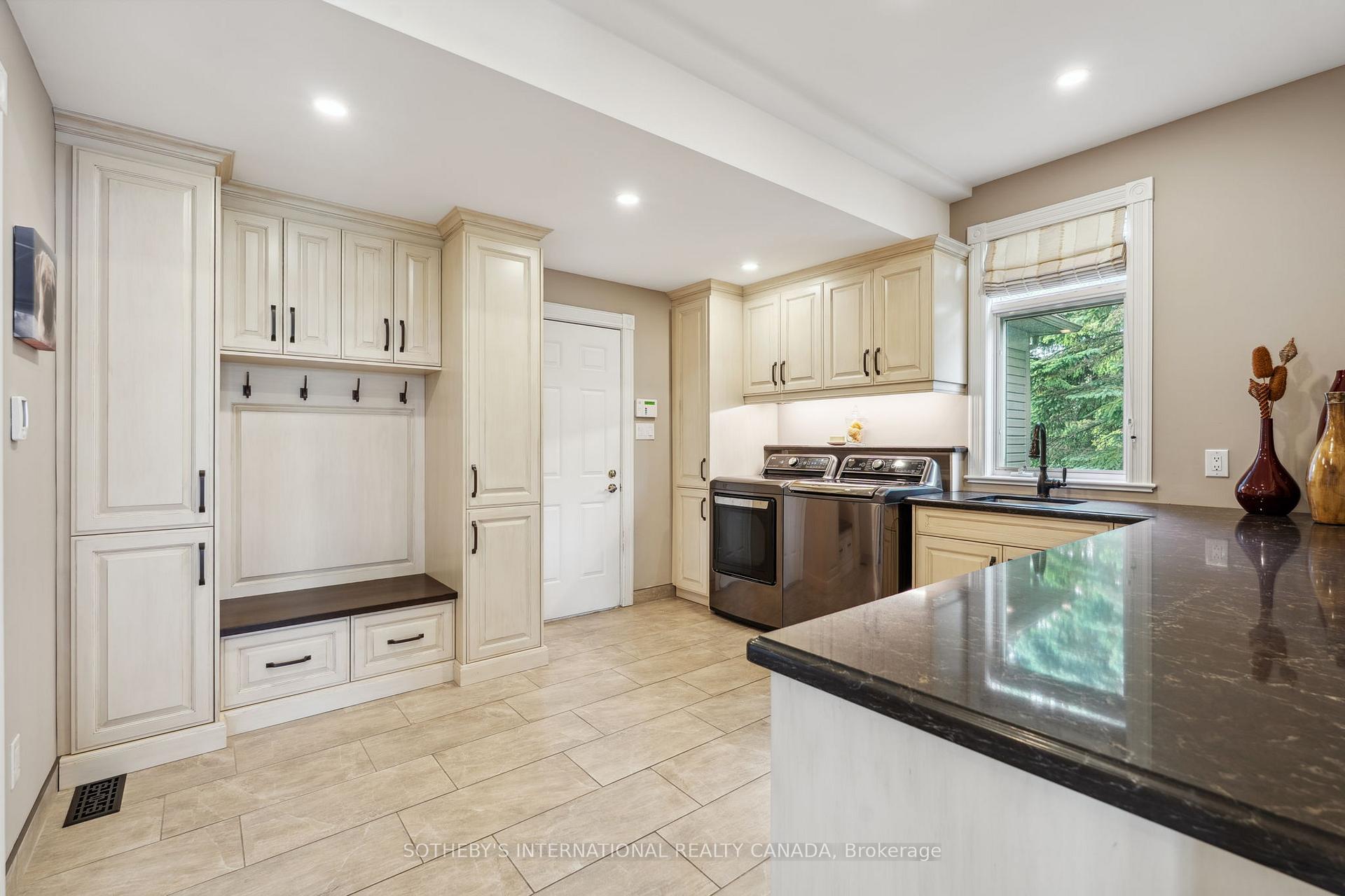 12 Island View Court