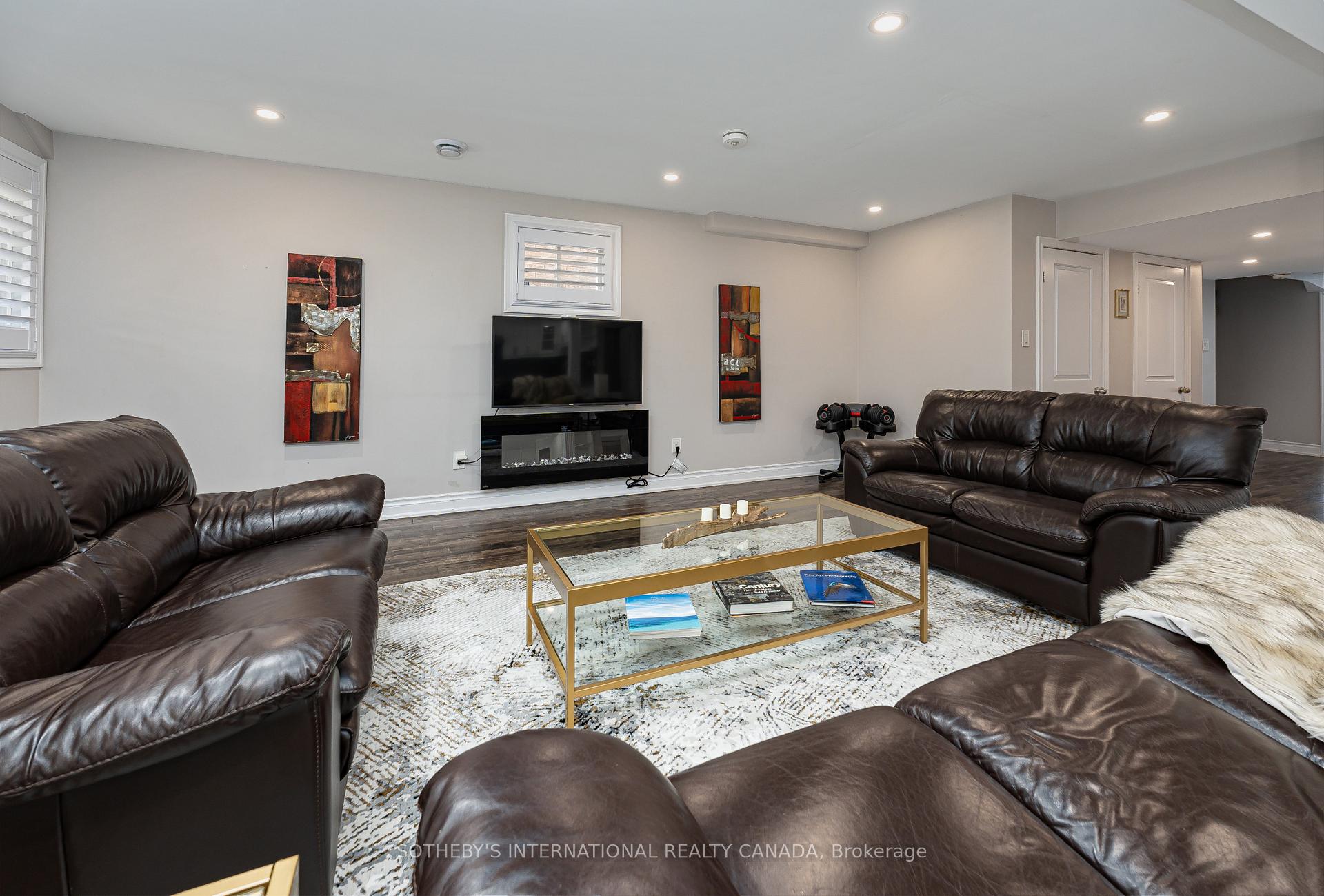 1056 Foxtail Crescent