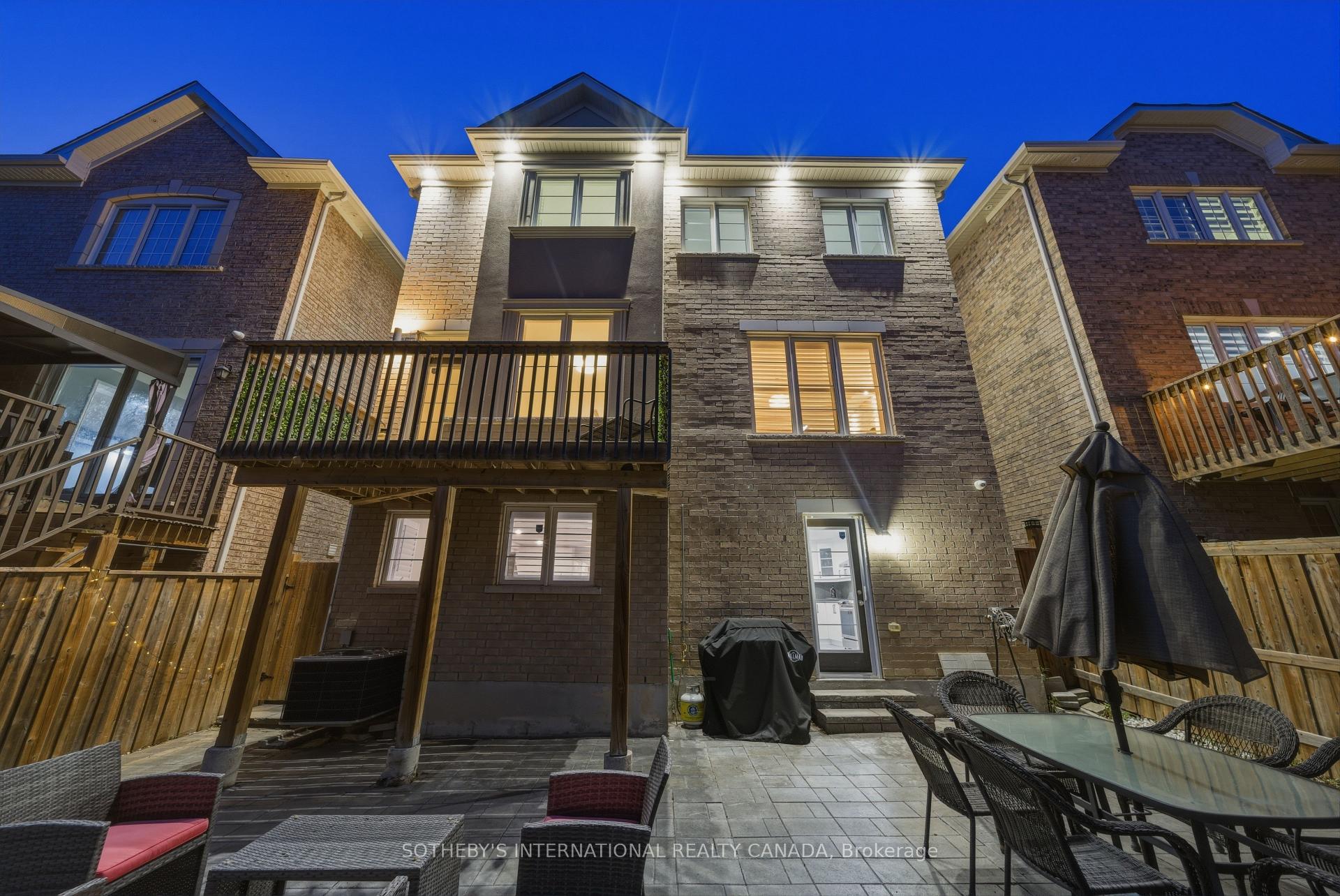 1056 Foxtail Crescent