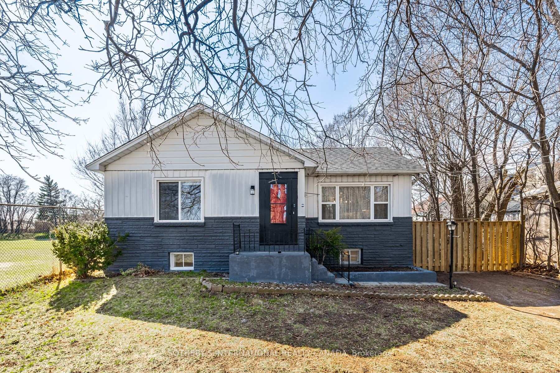 4075A Lawrence Avenue E, Toronto