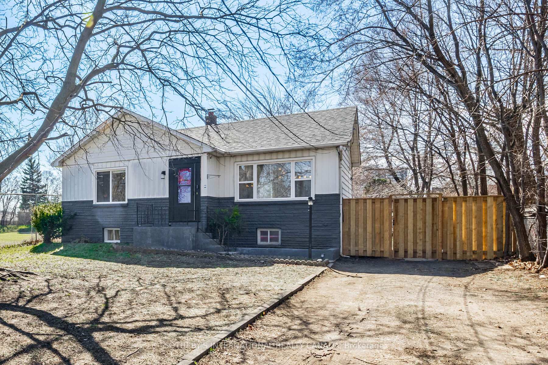 4075A Lawrence Avenue E, Toronto
