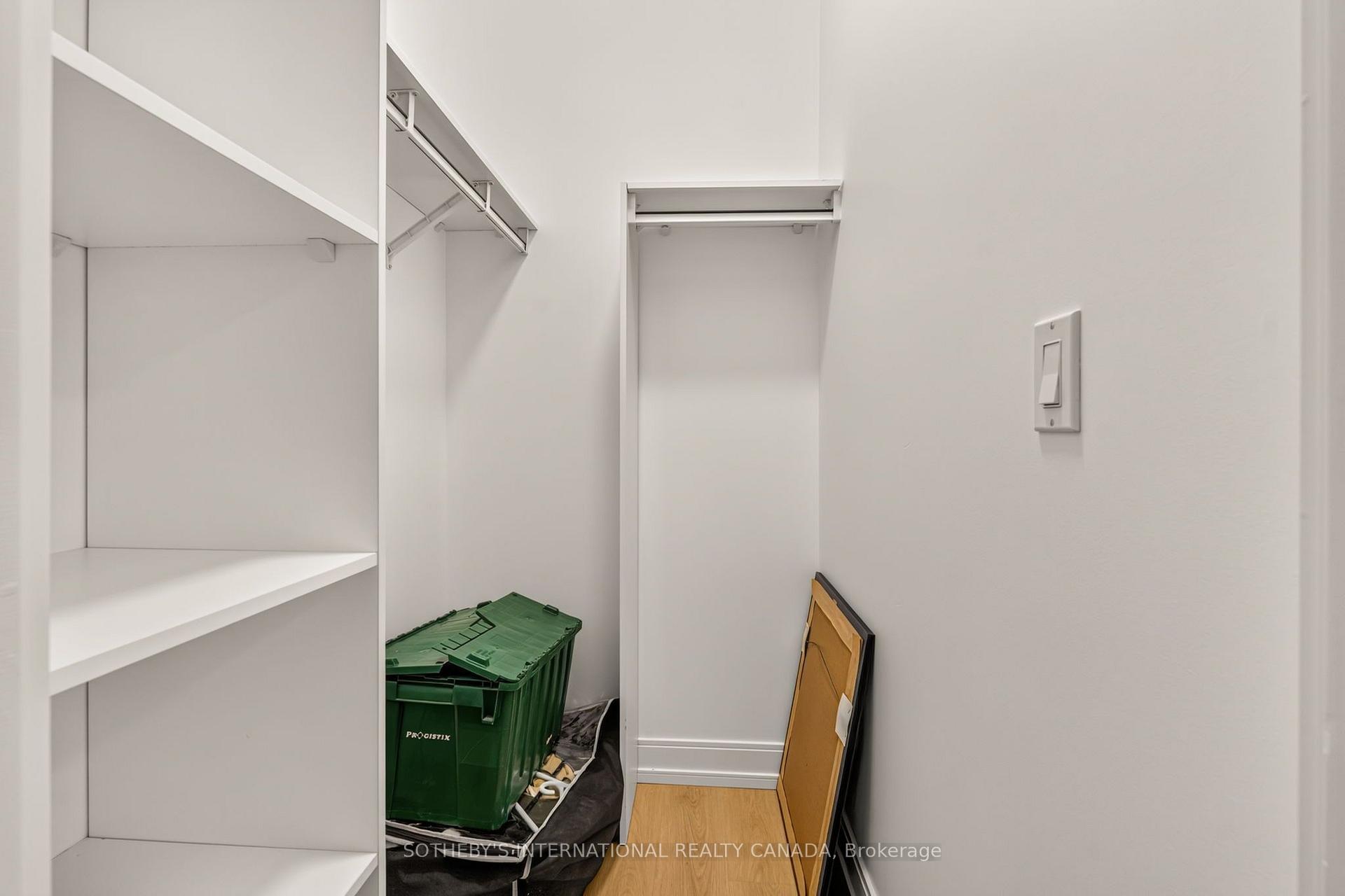 135 Village Green Square 519, Toronto Unit: 519