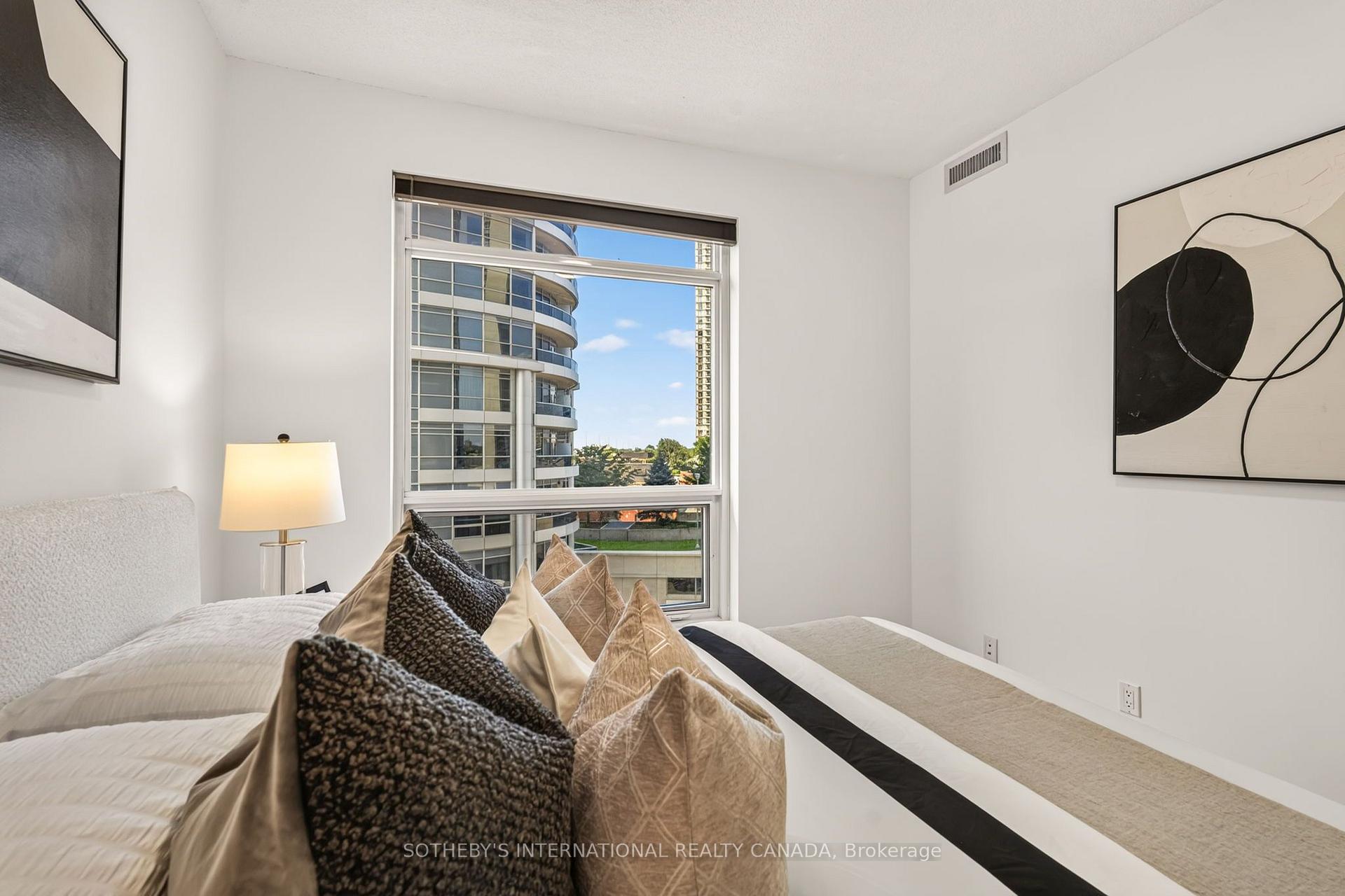 135 Village Green Square 519, Toronto Unit: 519