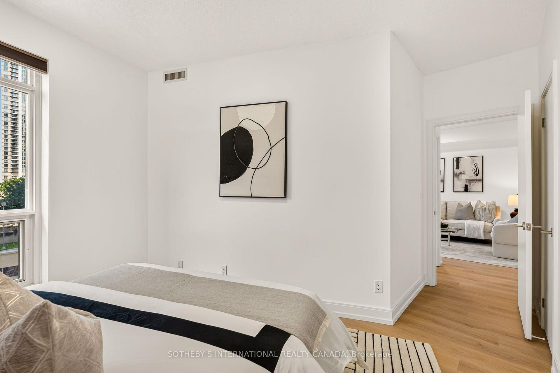 135 Village Green Square 519, Toronto Unit: 519