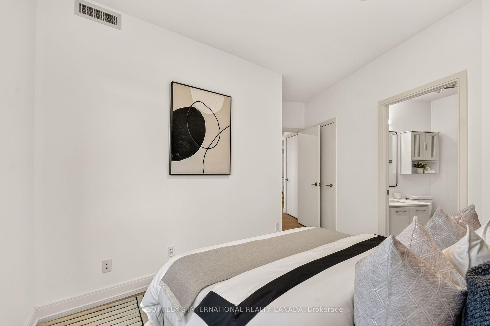 135 Village Green Square 519, Toronto Unit: 519
