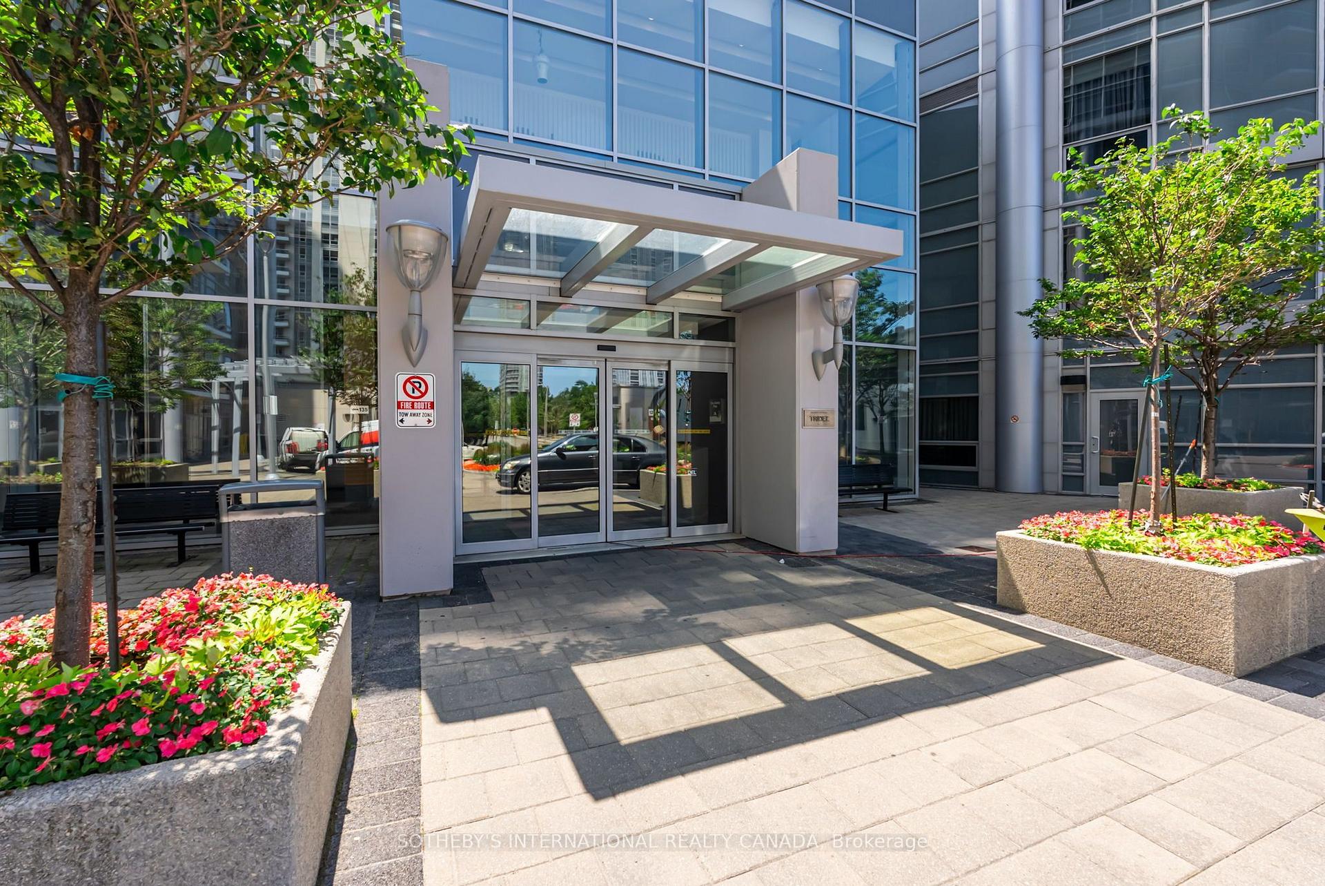 135 Village Green Square 519, Toronto Unit: 519