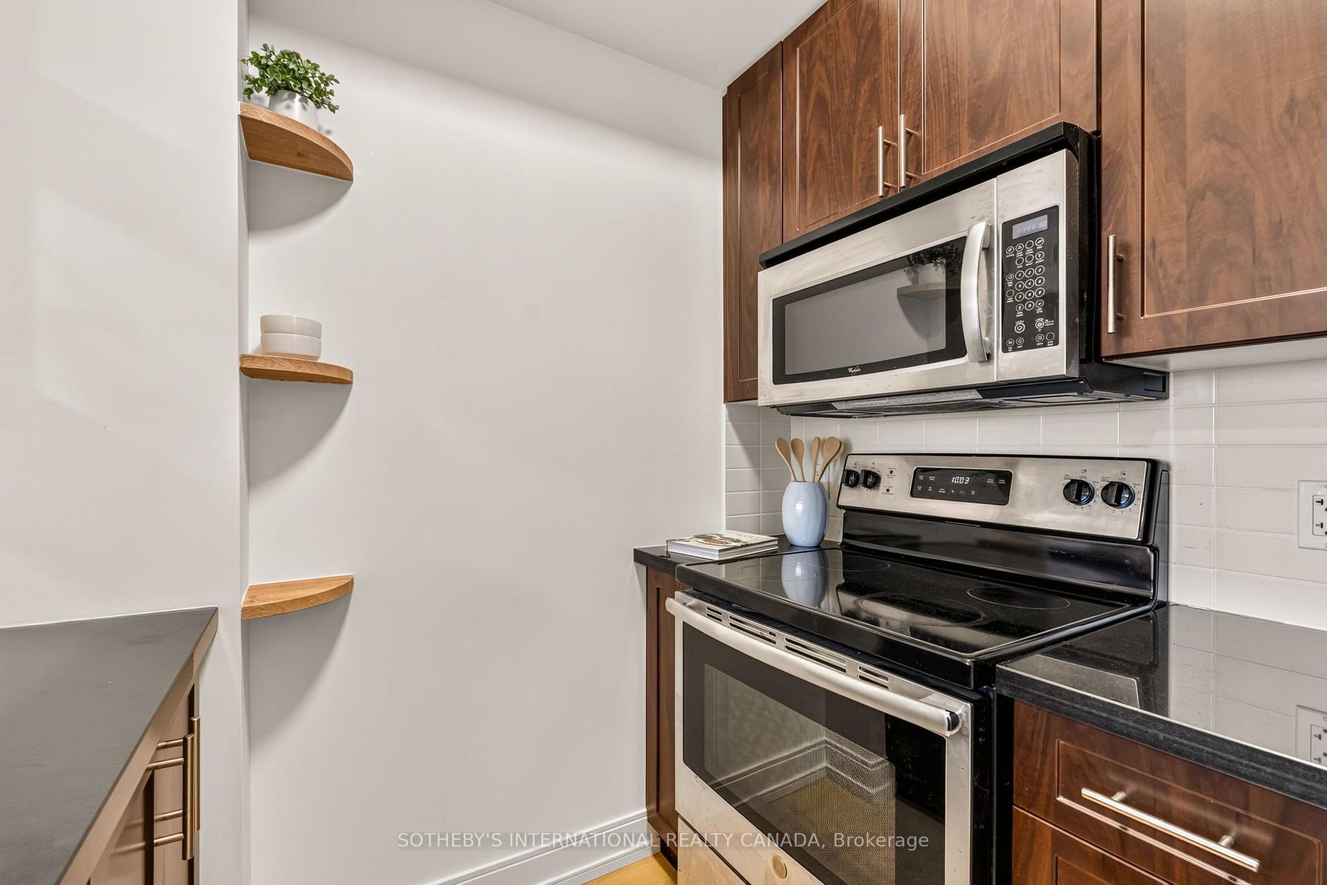 135 Village Green Square 519, Toronto Unit: 519