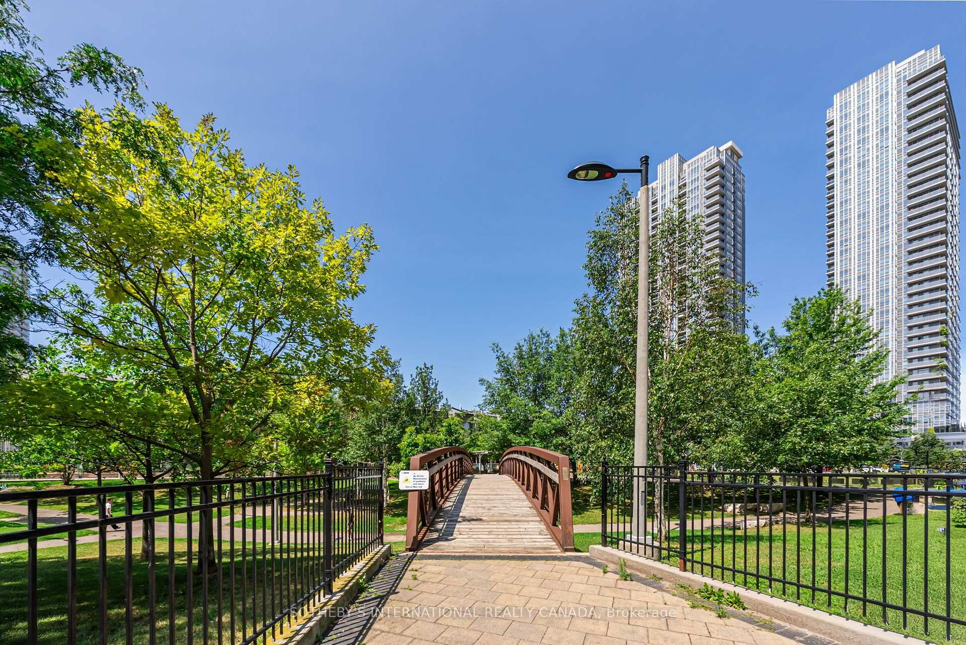 135 Village Green Square 519, Toronto Unit: 519