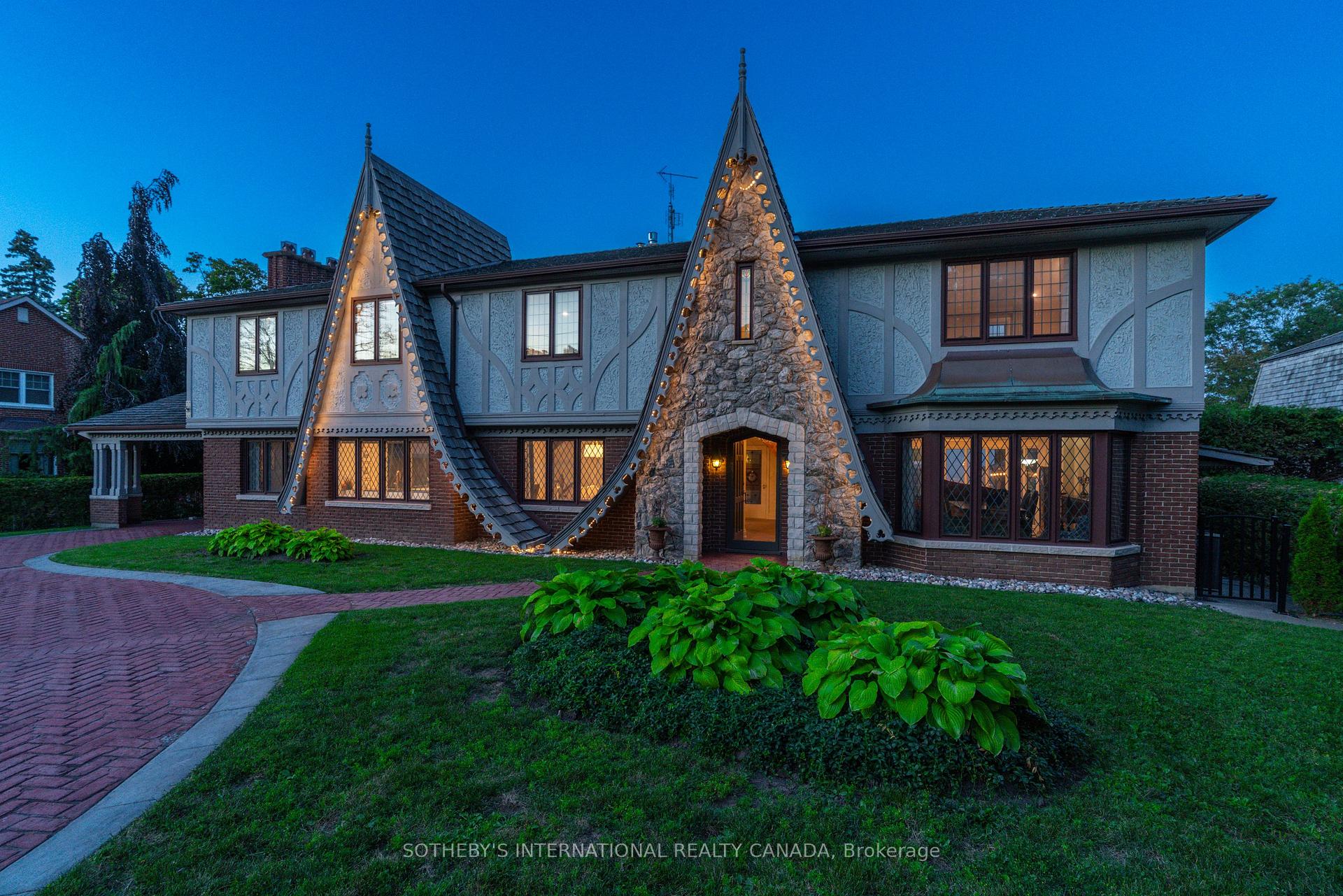 787 Simcoe Street N