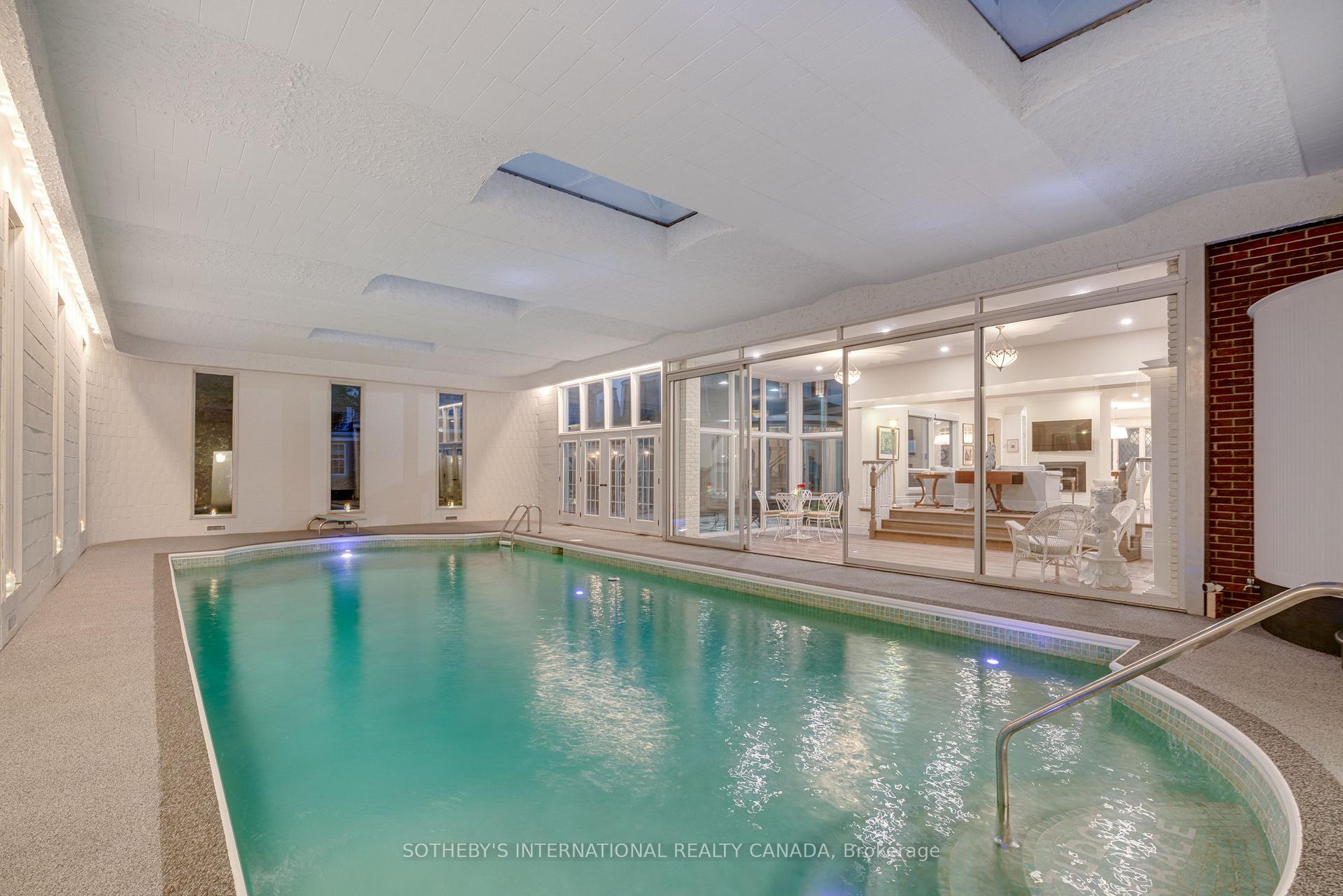 787 Simcoe Street N