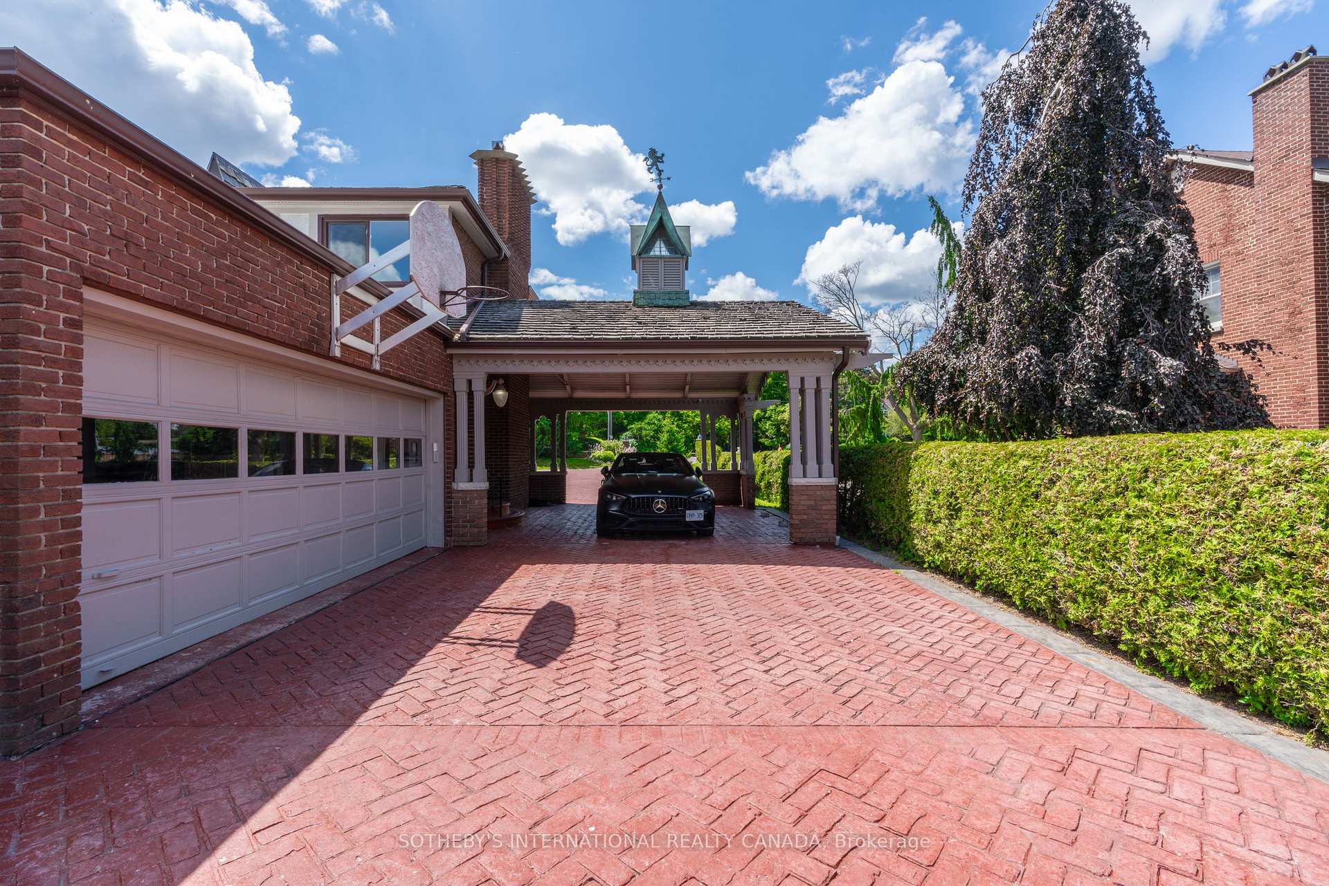 787 Simcoe Street N