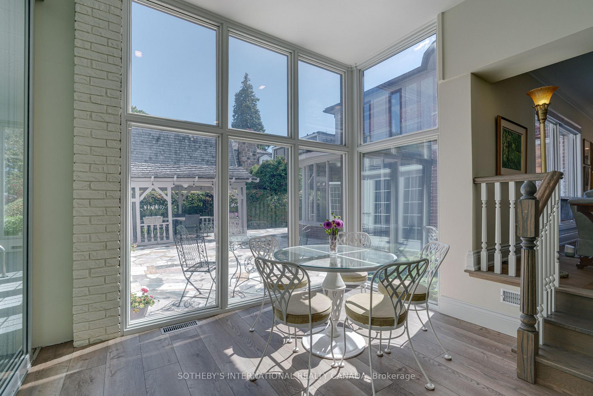 787 Simcoe Street N