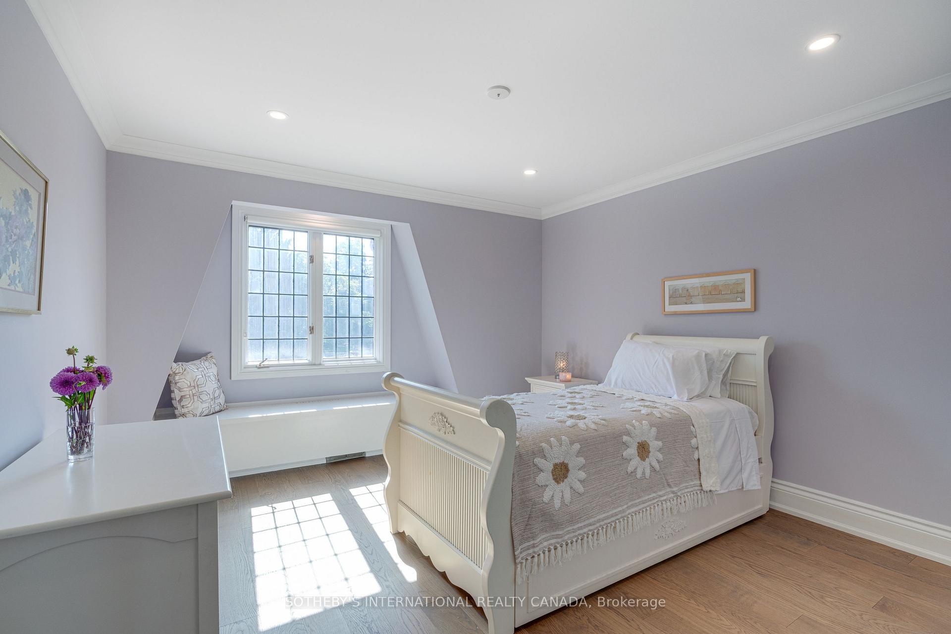 787 Simcoe Street N