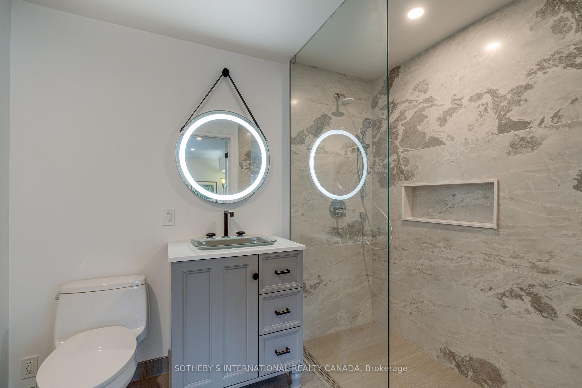 787 Simcoe Street N