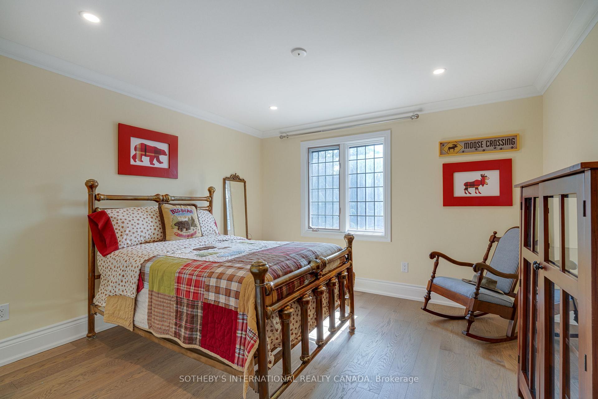 787 Simcoe Street N