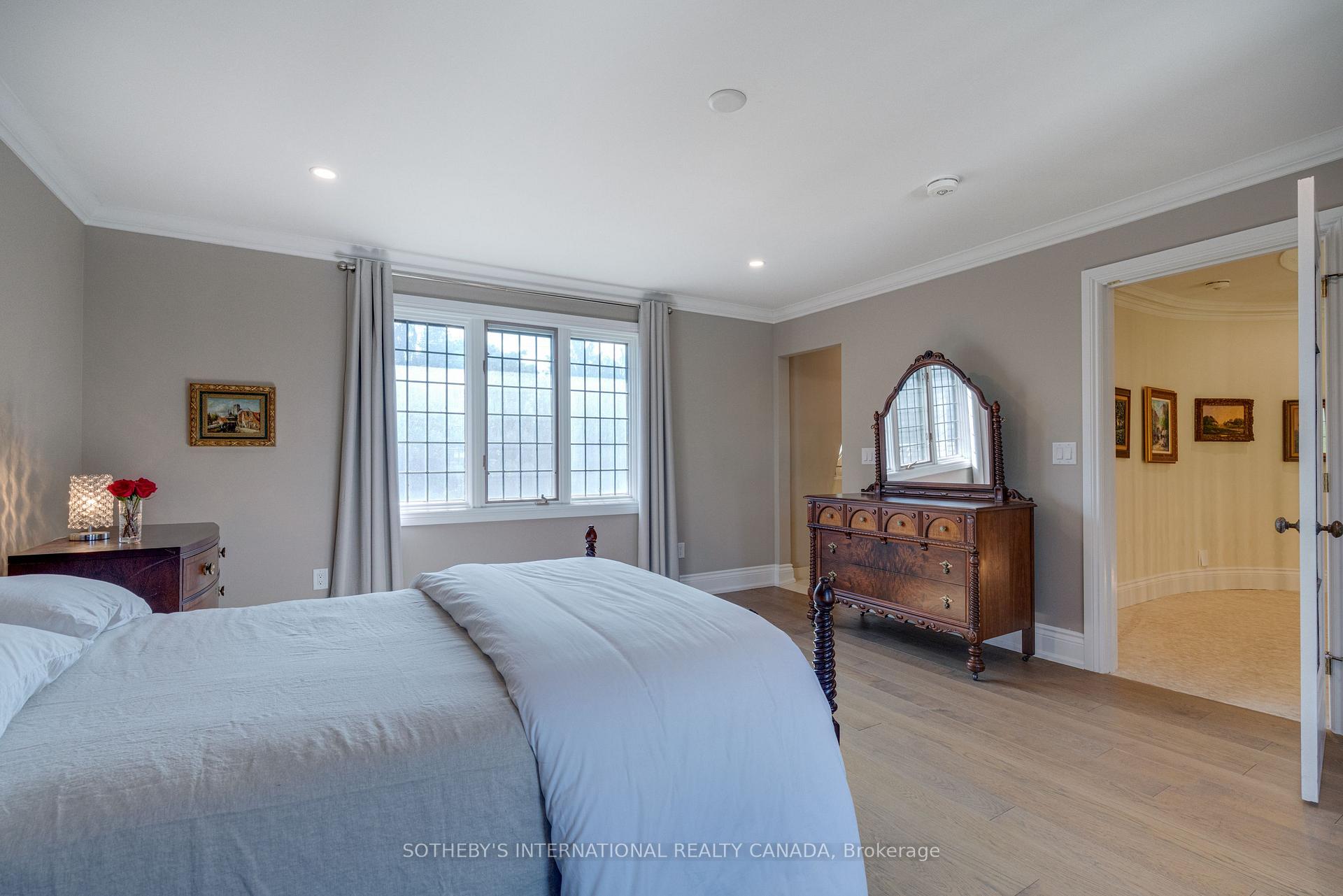 787 Simcoe Street N