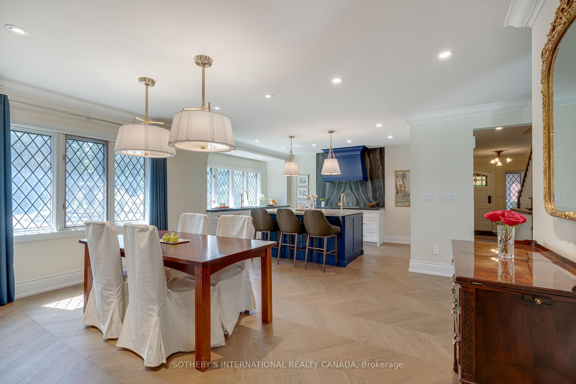 787 Simcoe Street N