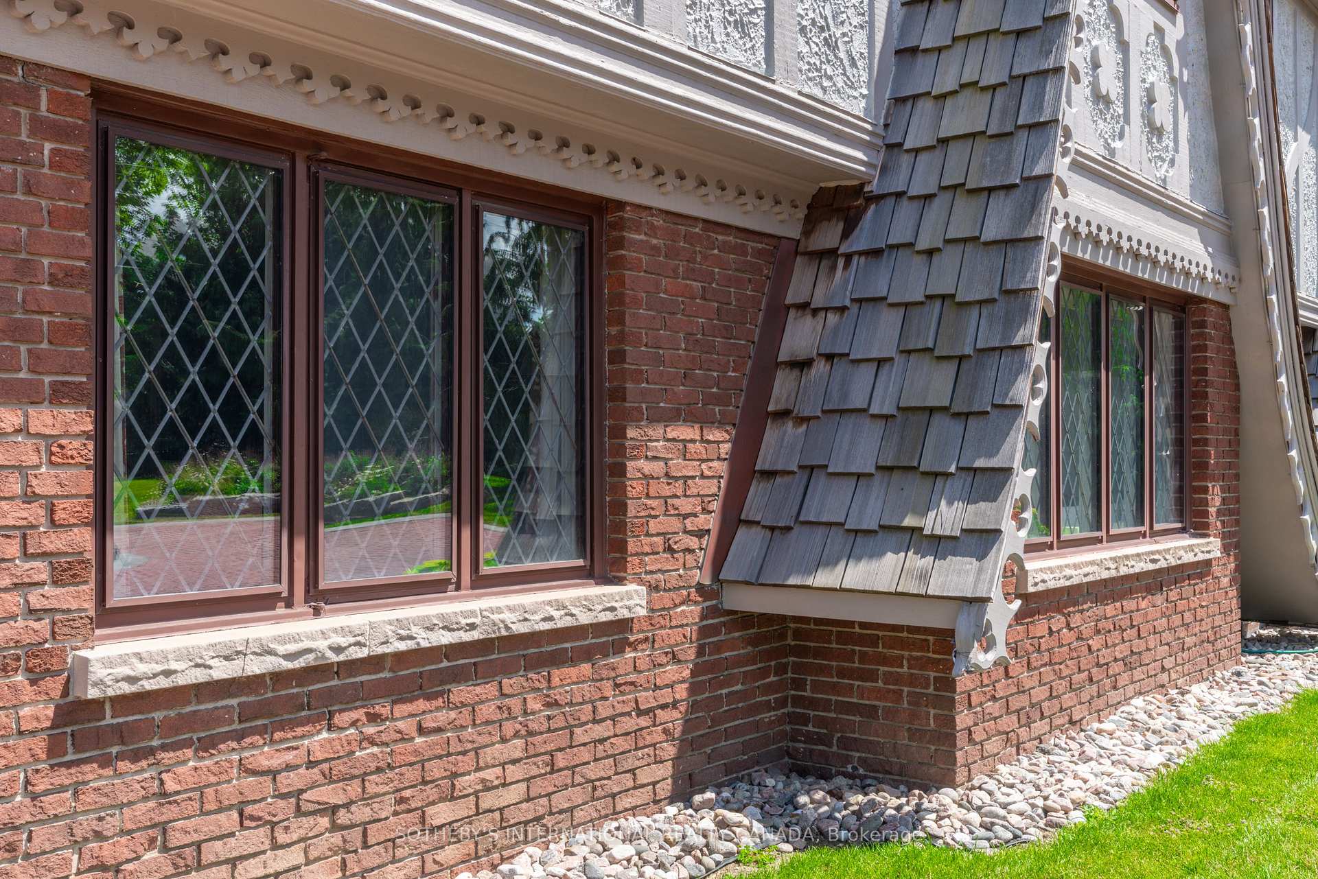 787 Simcoe Street N