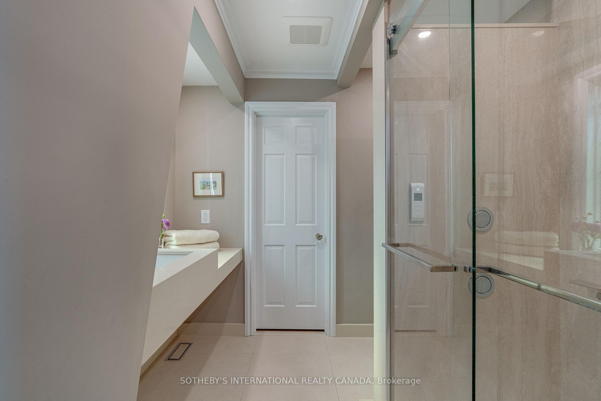 787 Simcoe Street N