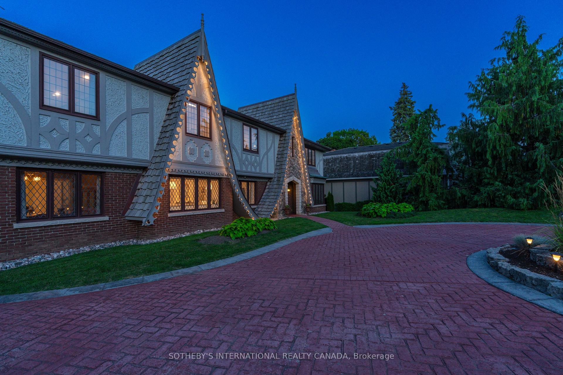 787 Simcoe Street N