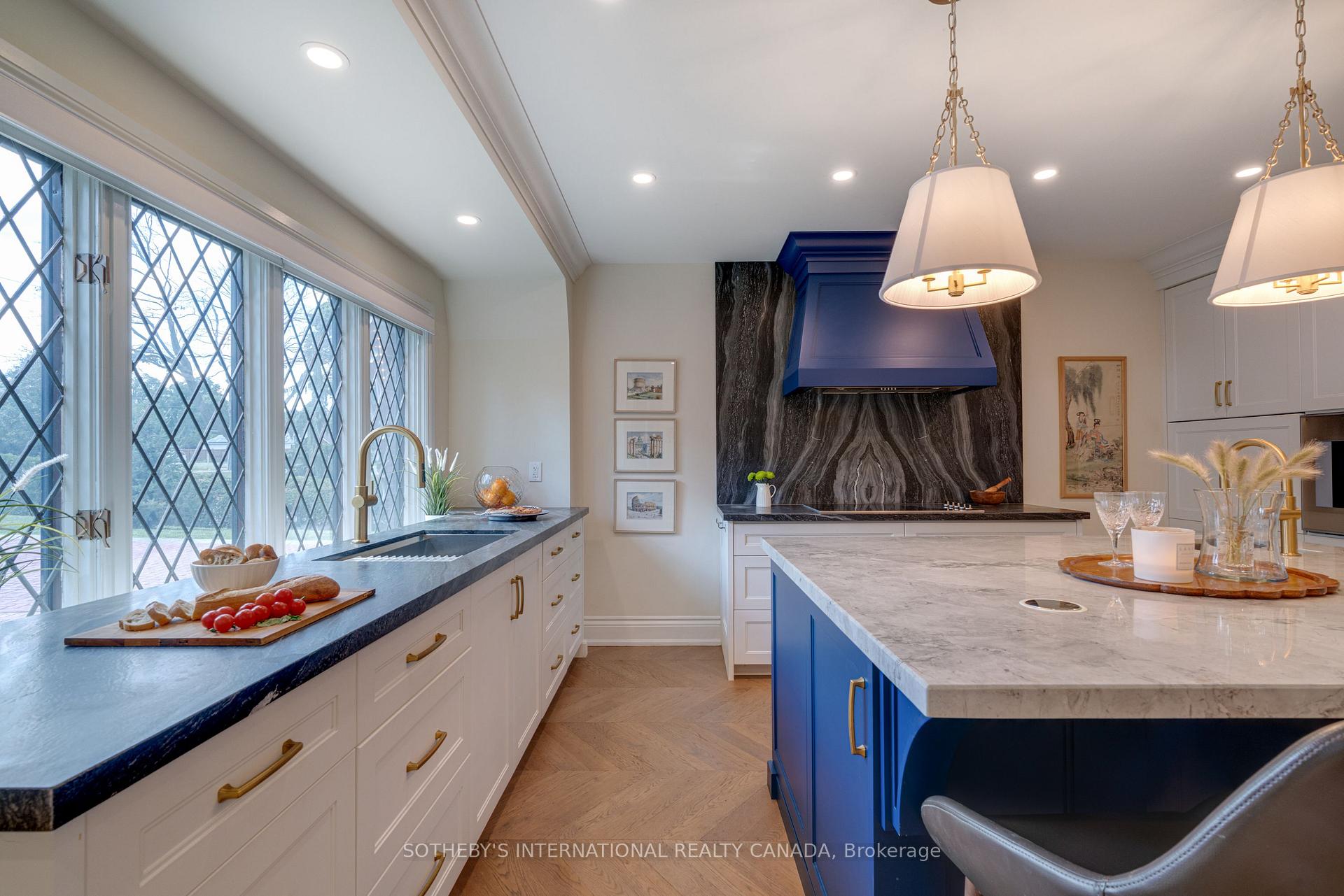 787 Simcoe Street N