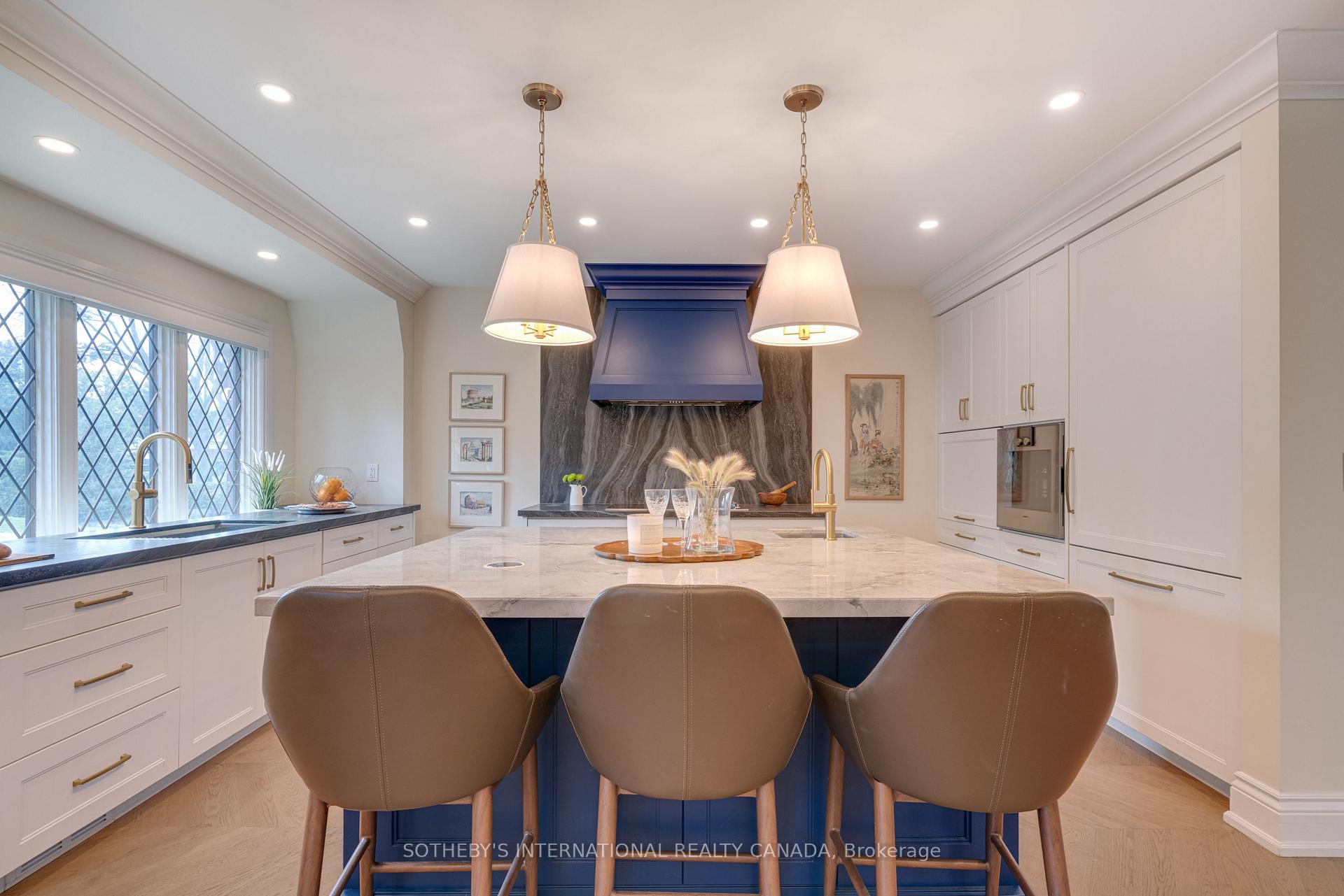 787 Simcoe Street N