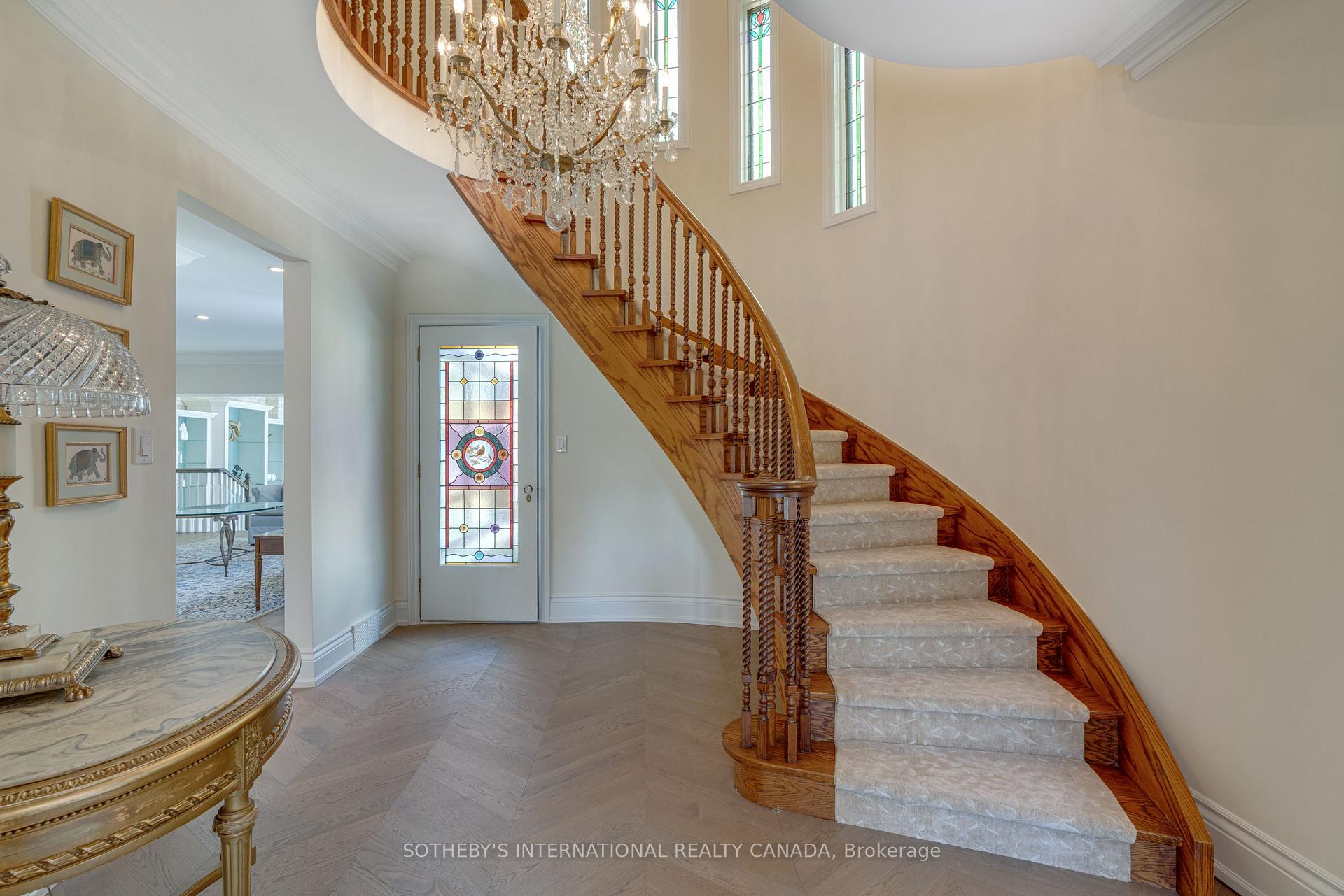 787 Simcoe Street N