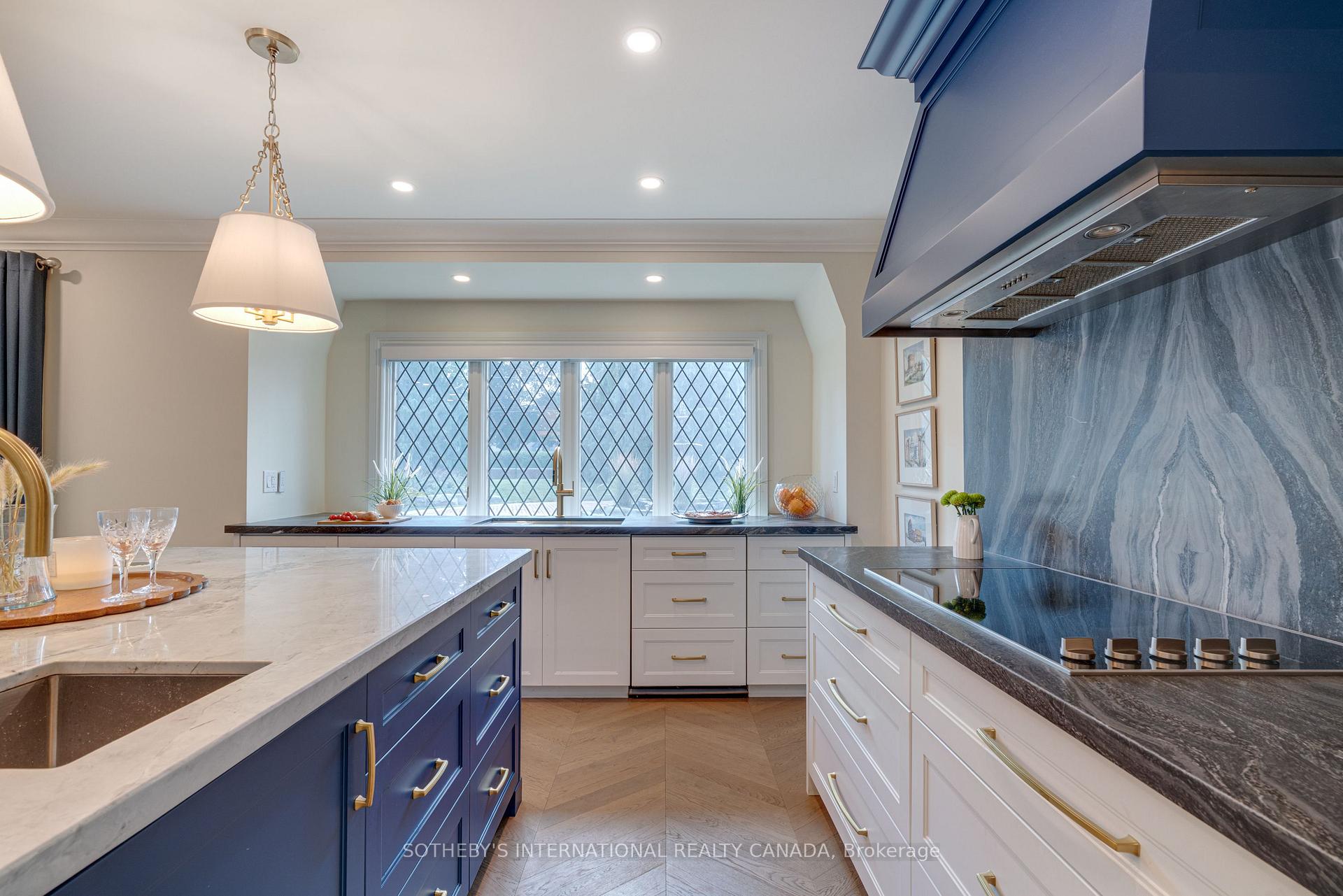 787 Simcoe Street N