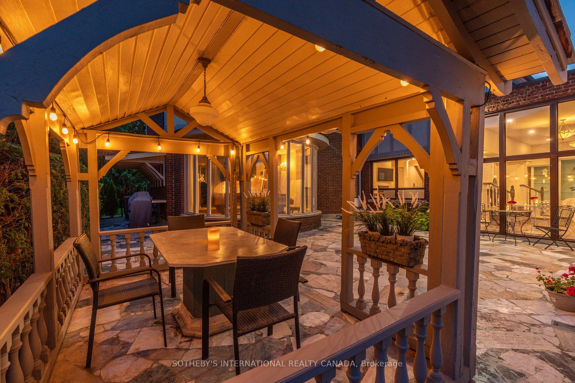 787 Simcoe Street N