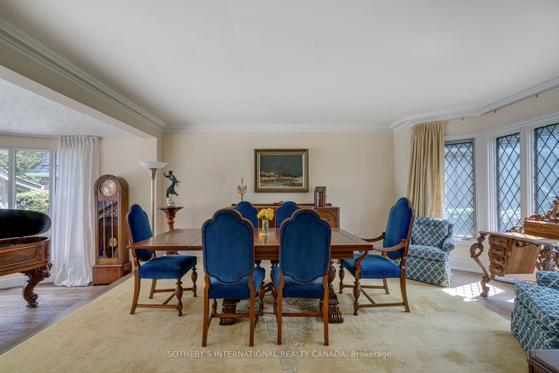 787 Simcoe Street N