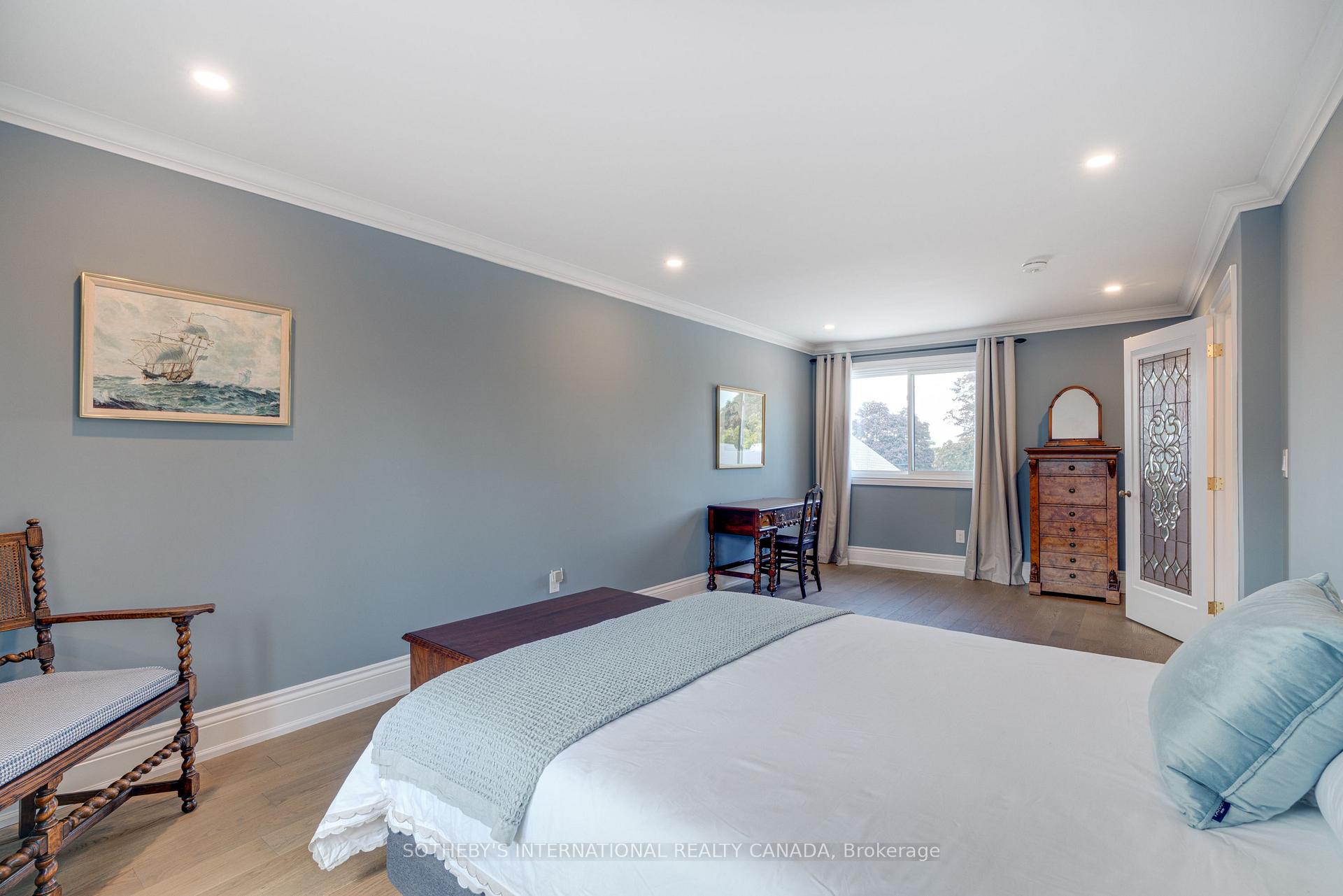 787 Simcoe Street N