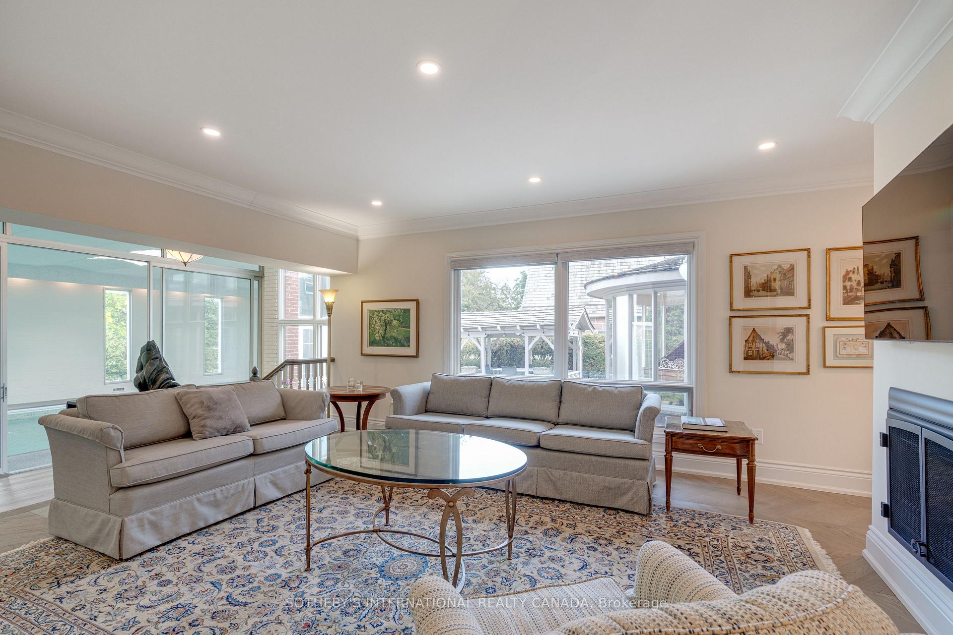 787 Simcoe Street N