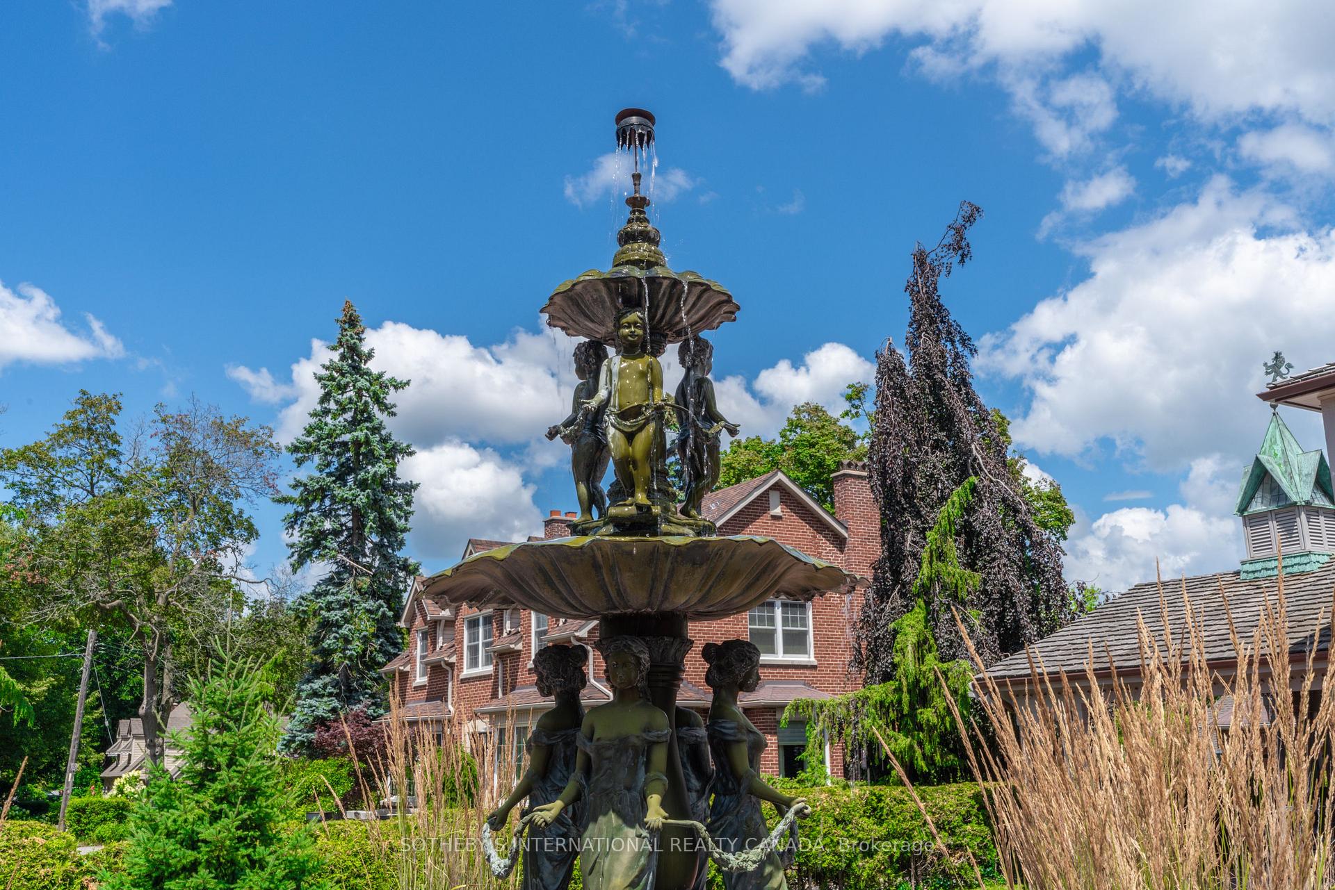 787 Simcoe Street N