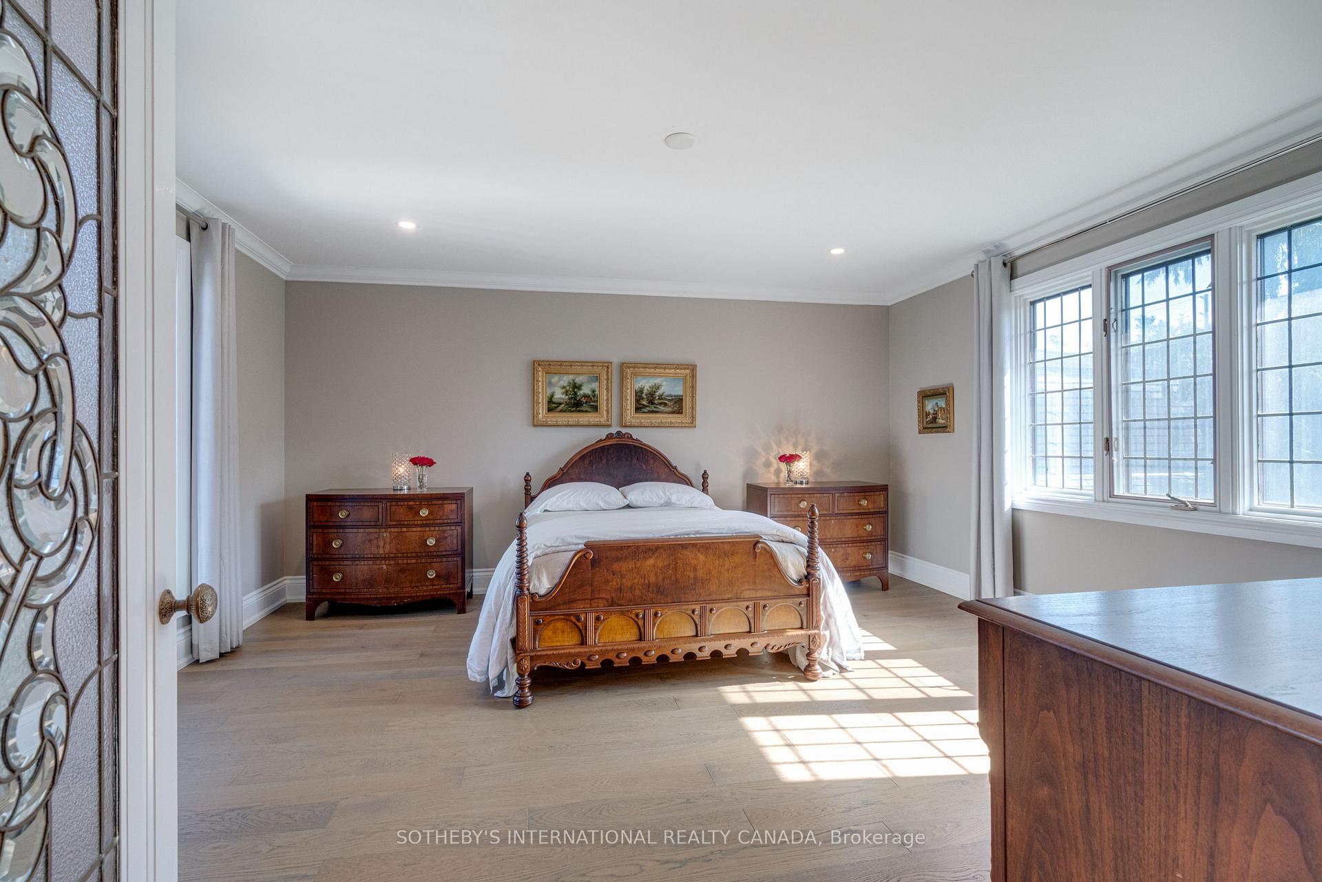 787 Simcoe Street N